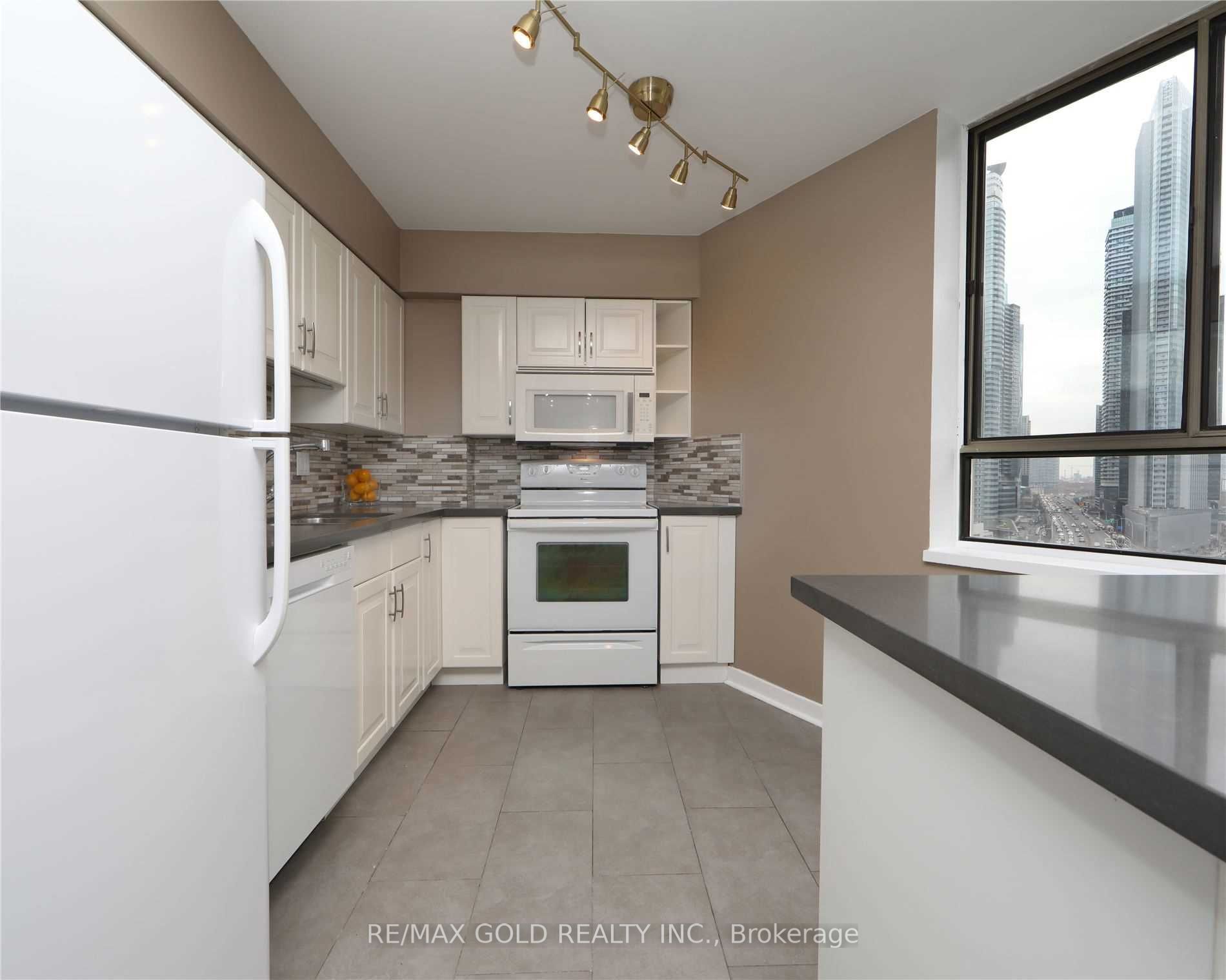 260 Queens Quay W, #1406
