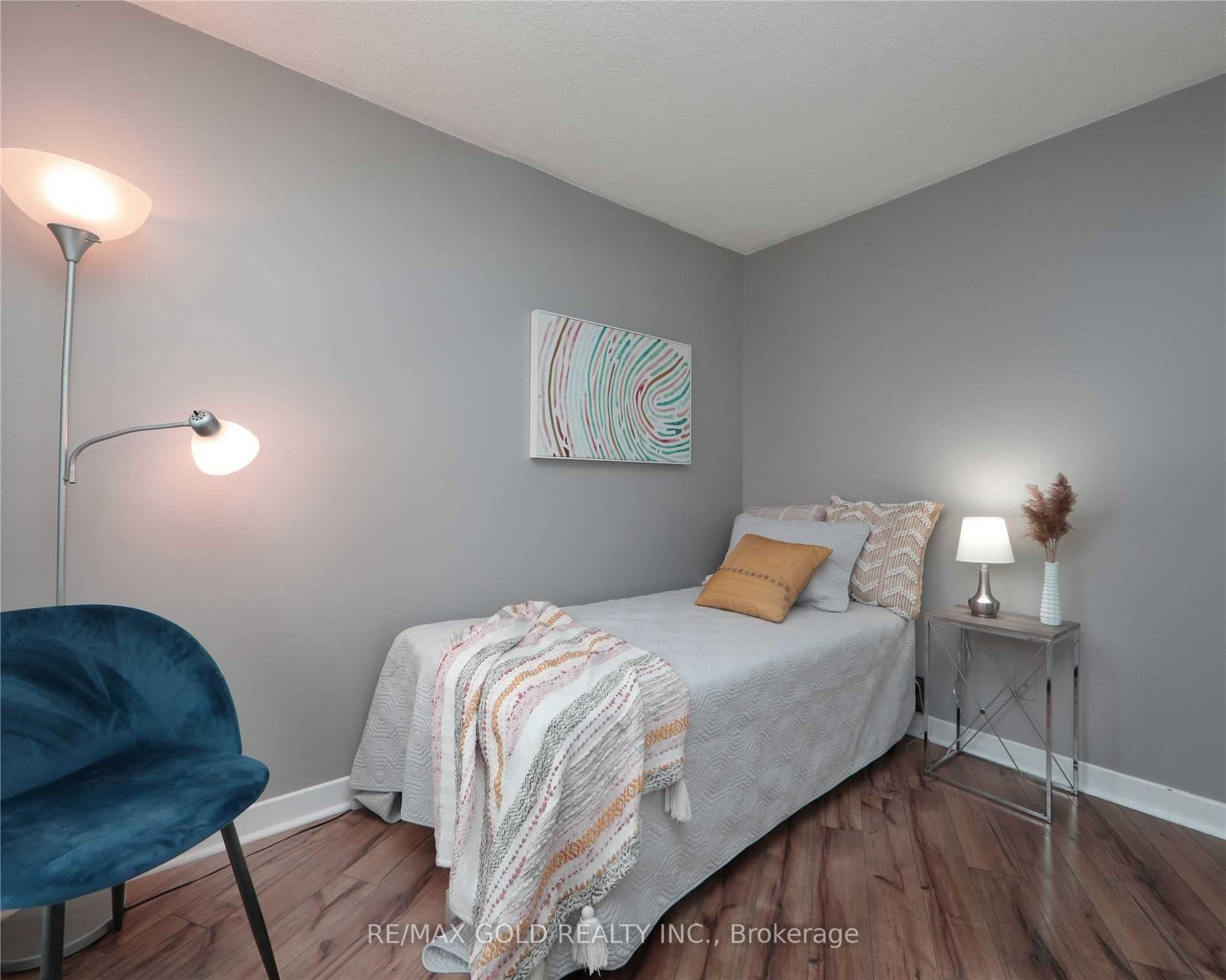 260 Queens Quay W, #1406