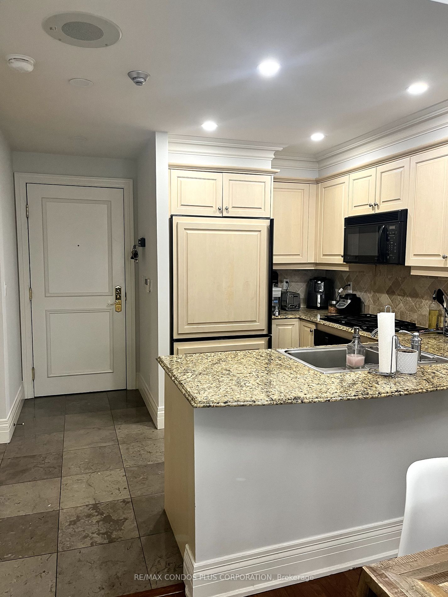 33 Delisle Ave, #904