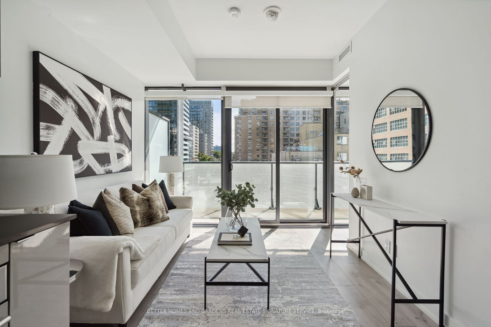 161 Roehampton Ave, #515