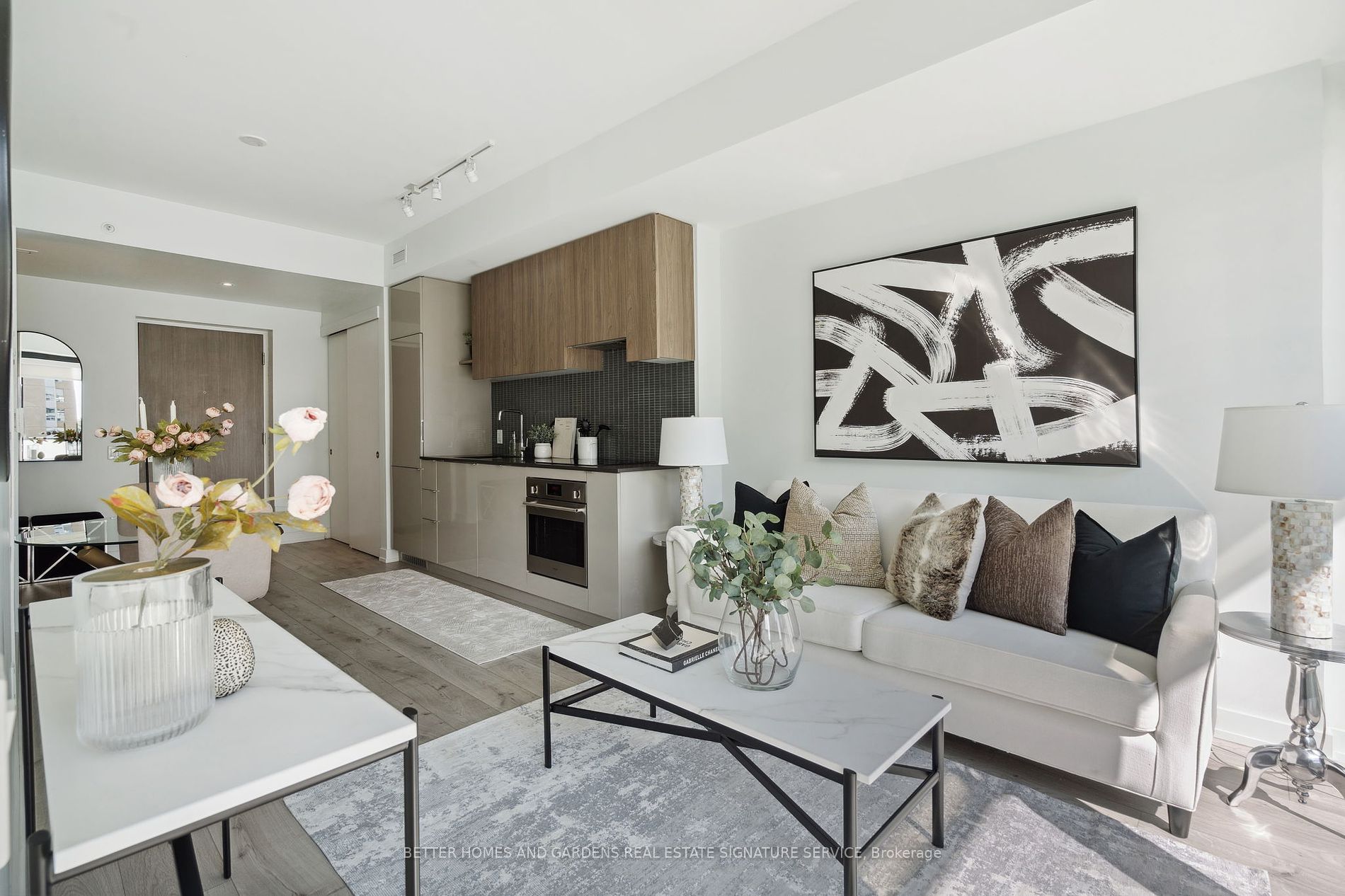 161 Roehampton Ave, #515