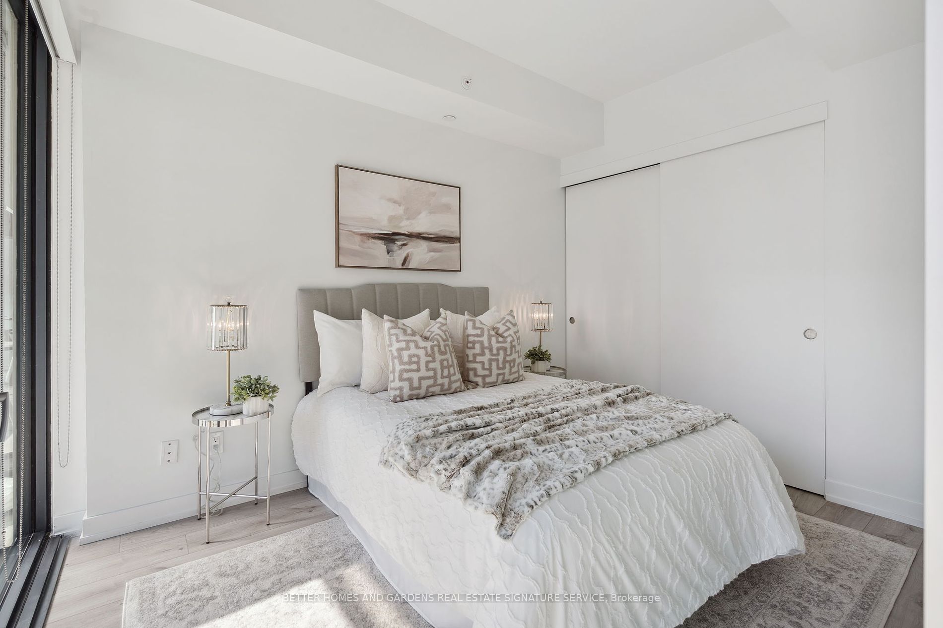 161 Roehampton Ave, #515