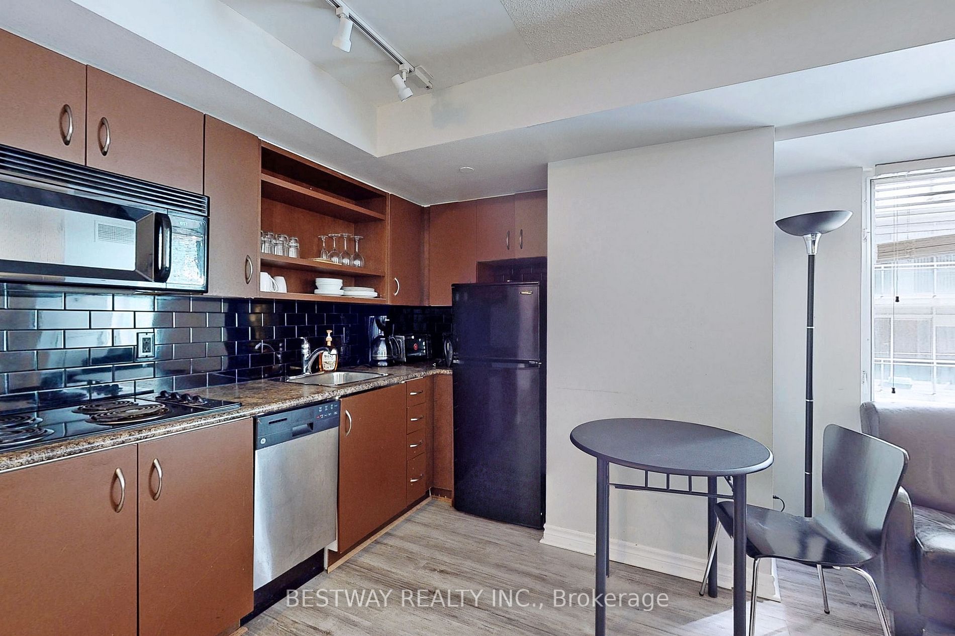 200 Victoria St, #1008