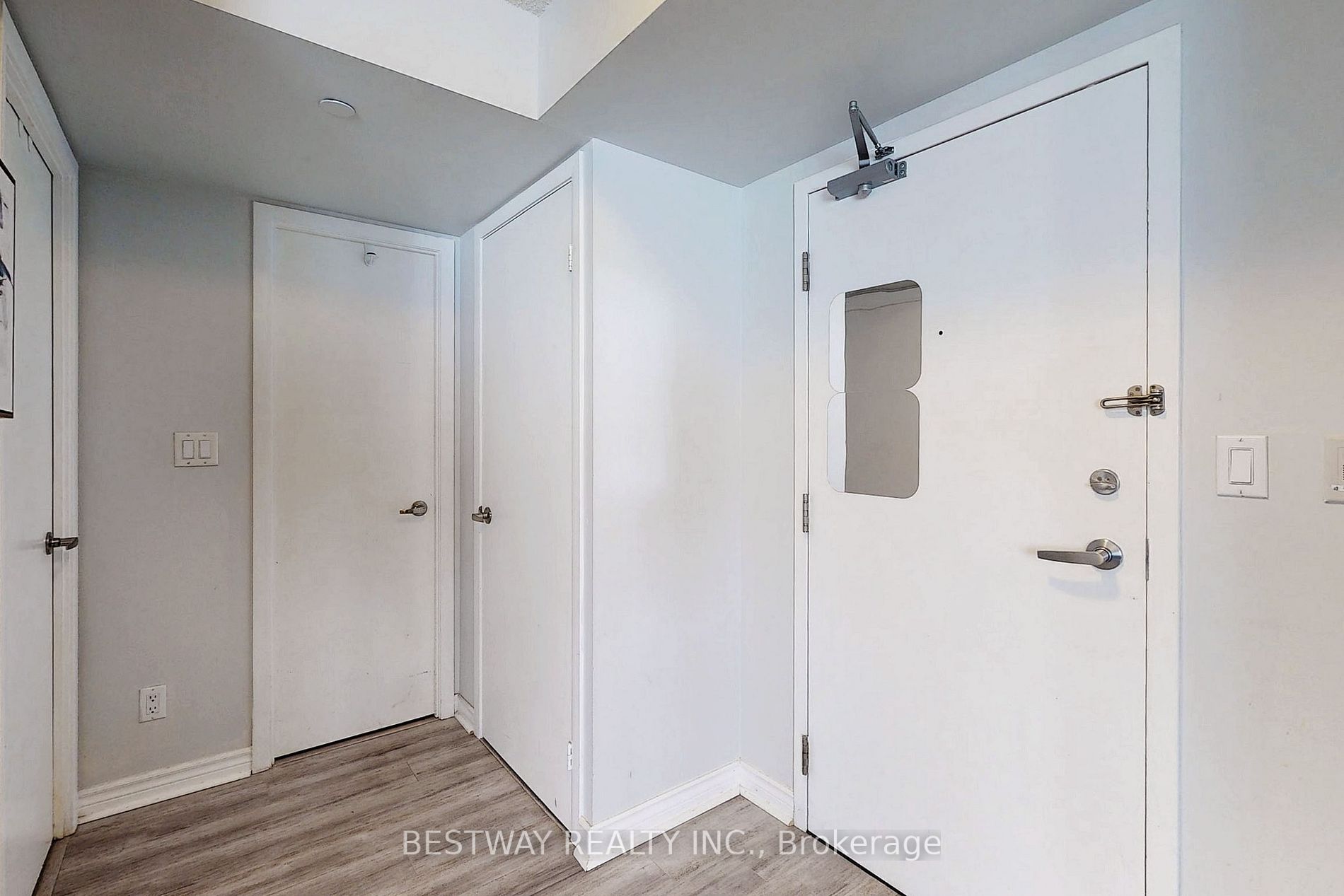 200 Victoria St, #1008