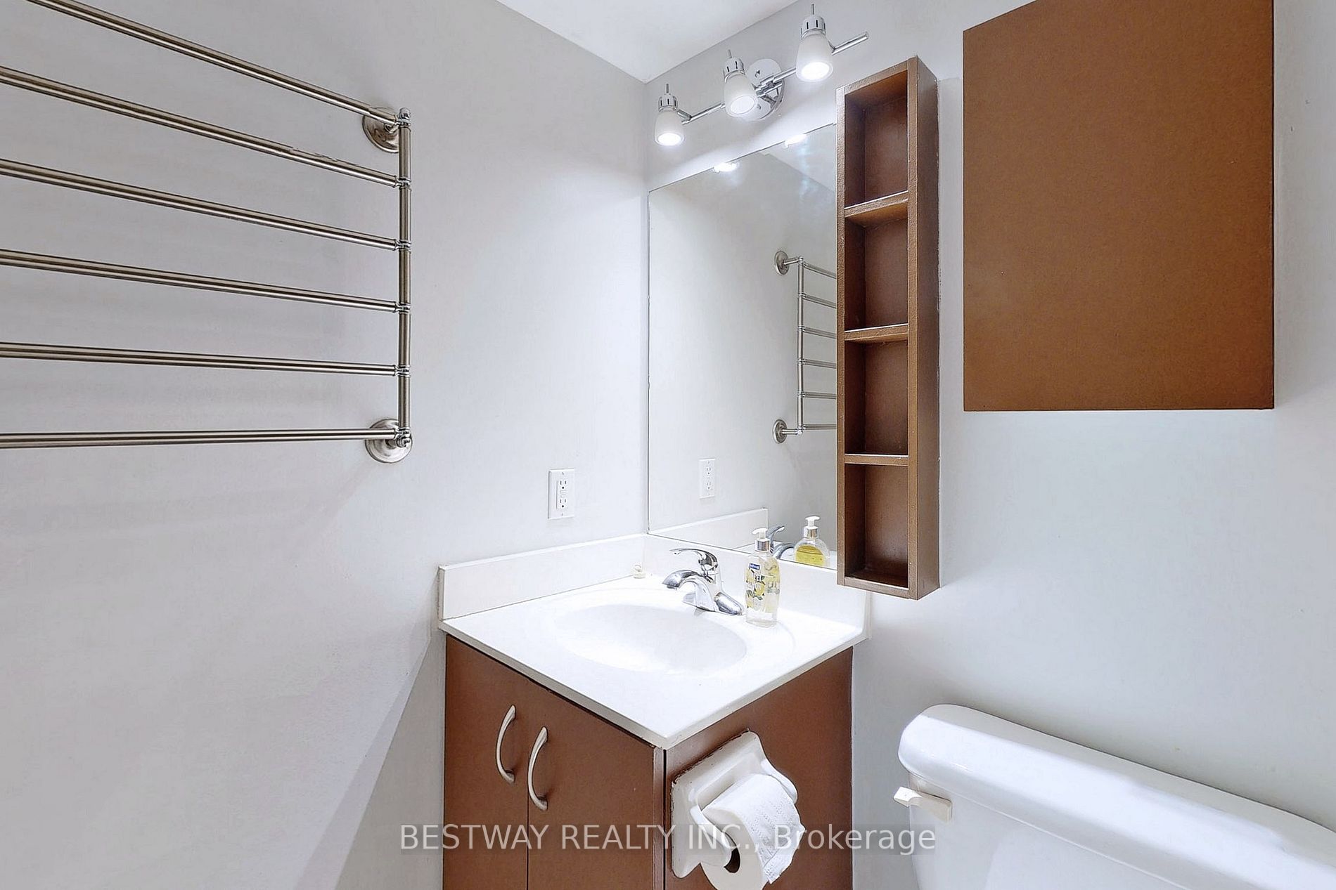 200 Victoria St, #1008