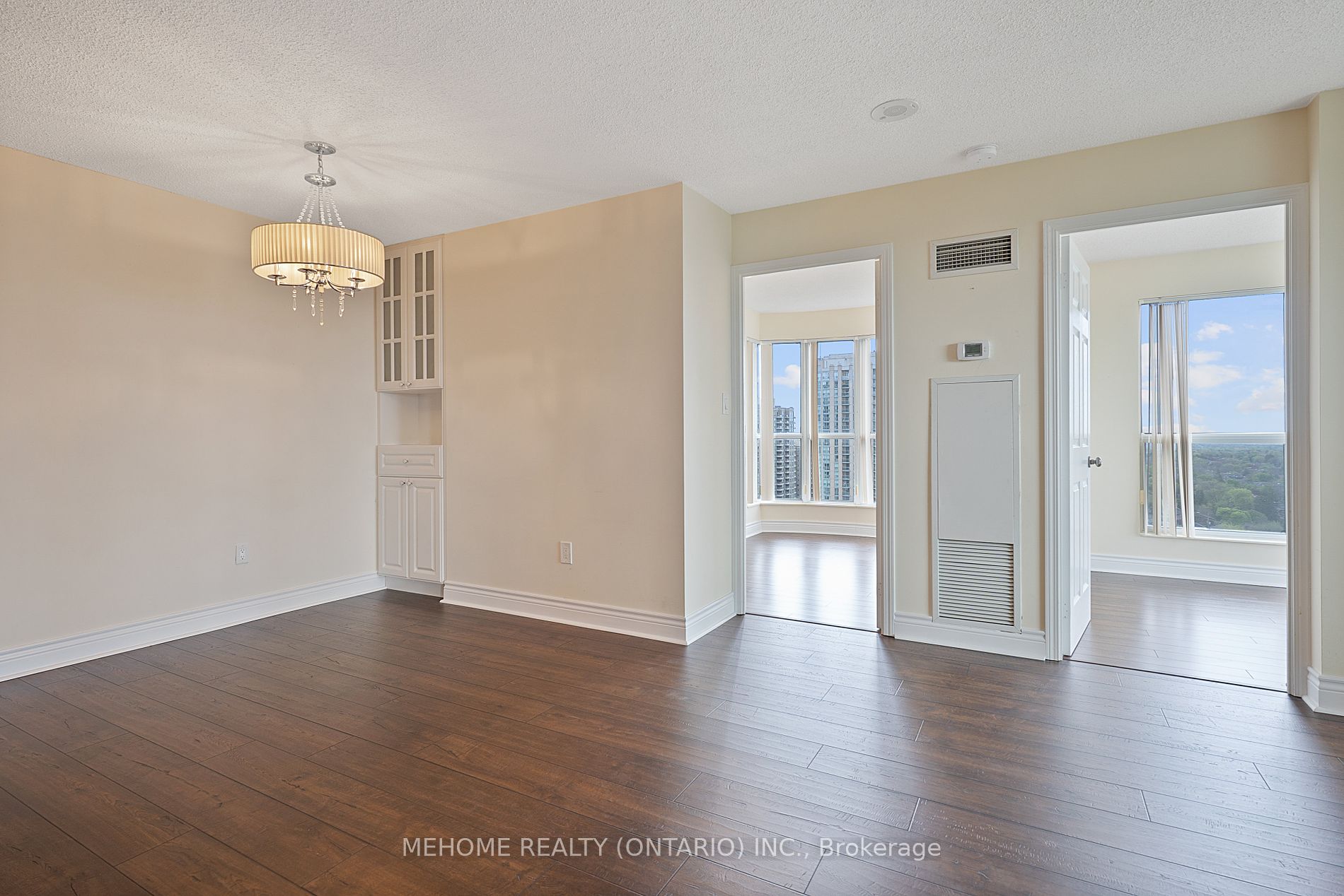 7 Lorraine Dr, #2303