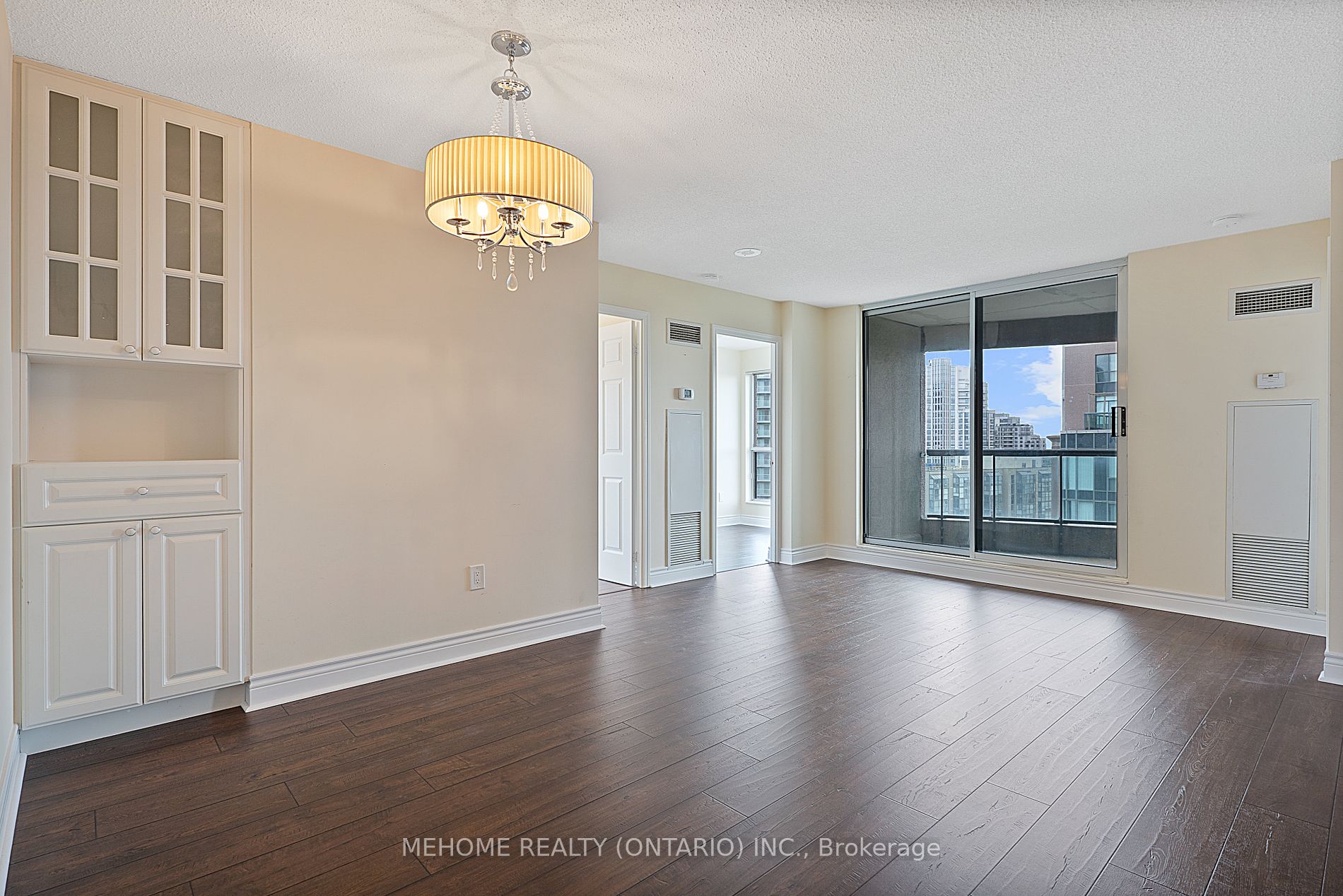 7 Lorraine Dr, #2303