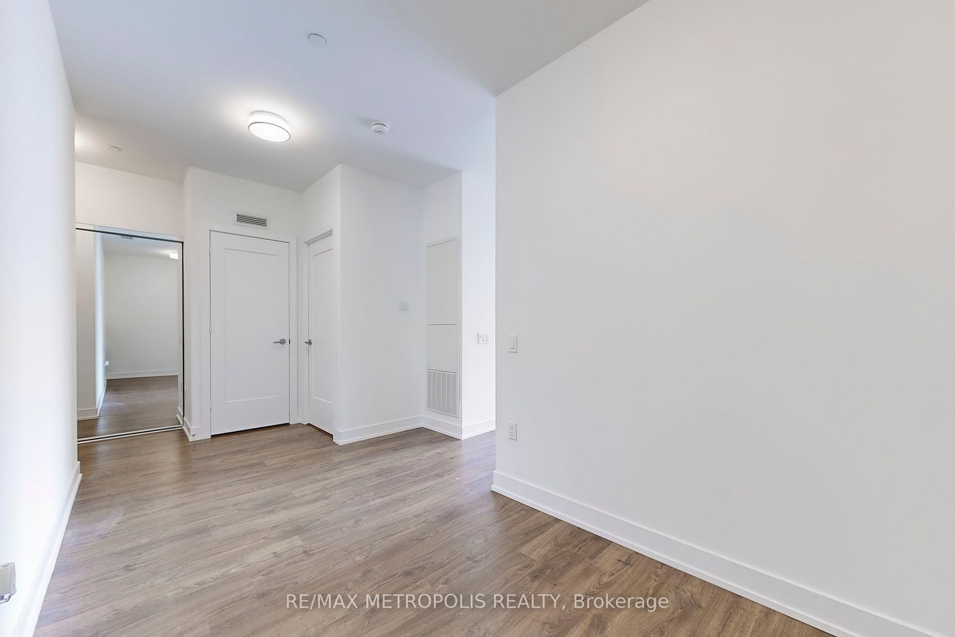 20 Inn On The Park Drive, #638