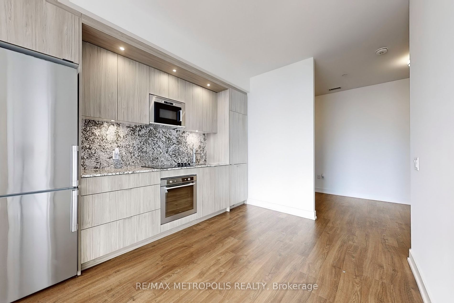 20 Inn On The Park Drive, #638
