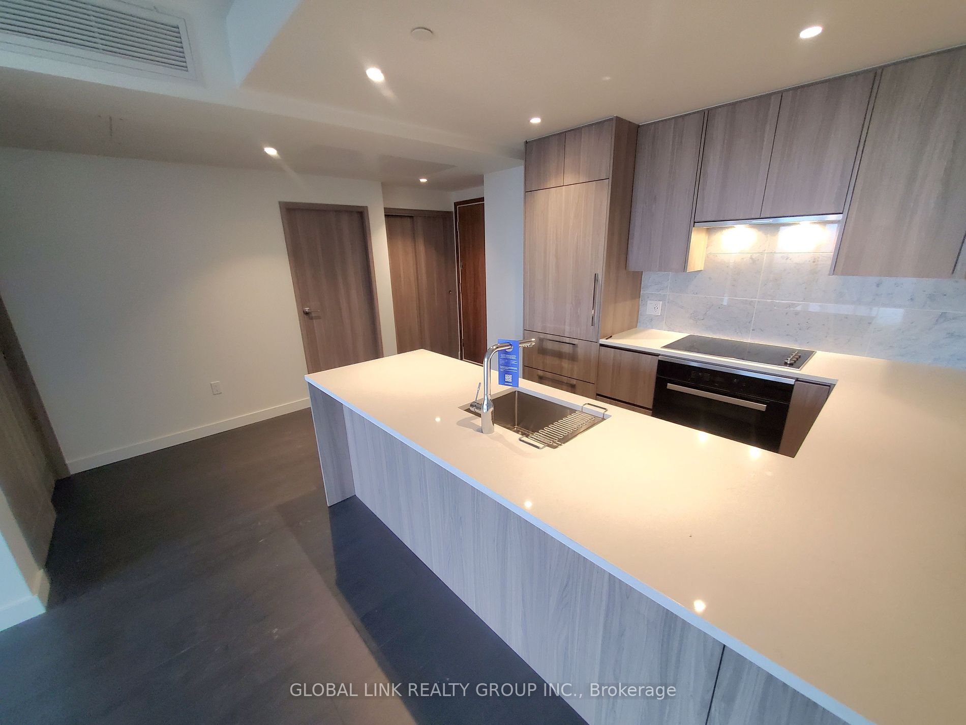 95 MCMAHON Dr, #3502