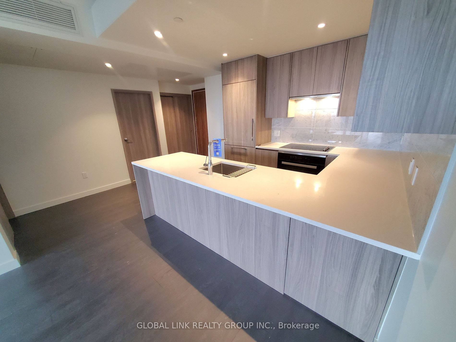 95 MCMAHON Dr, #3502