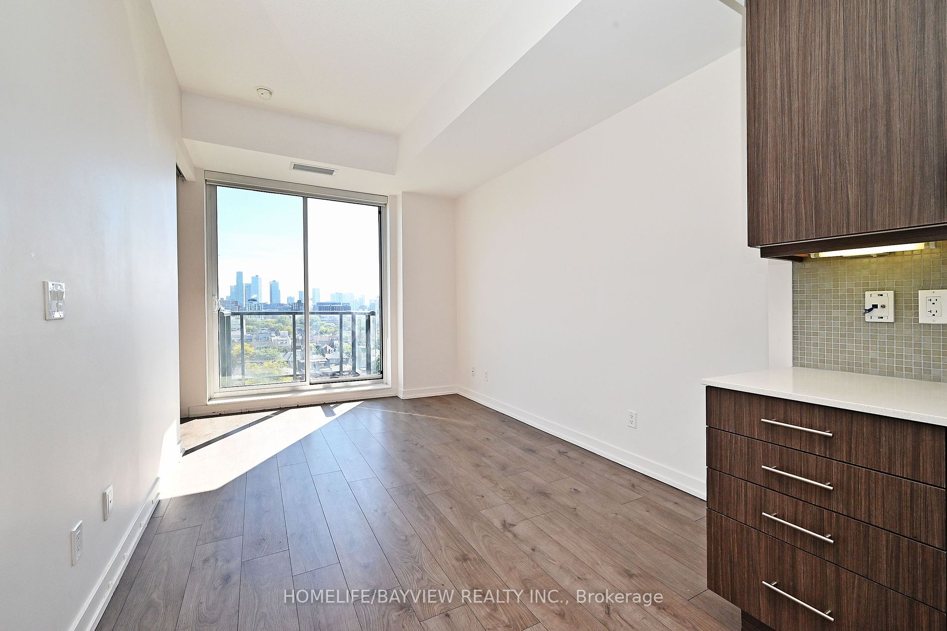 297 College St, #1009