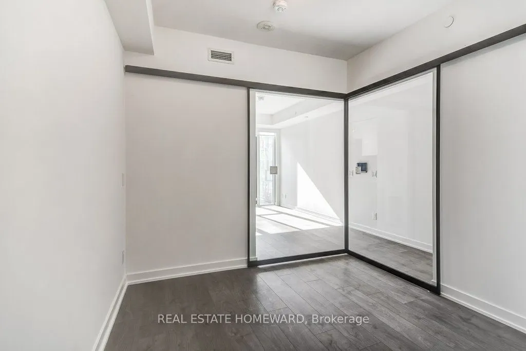 5 Defries St, #819