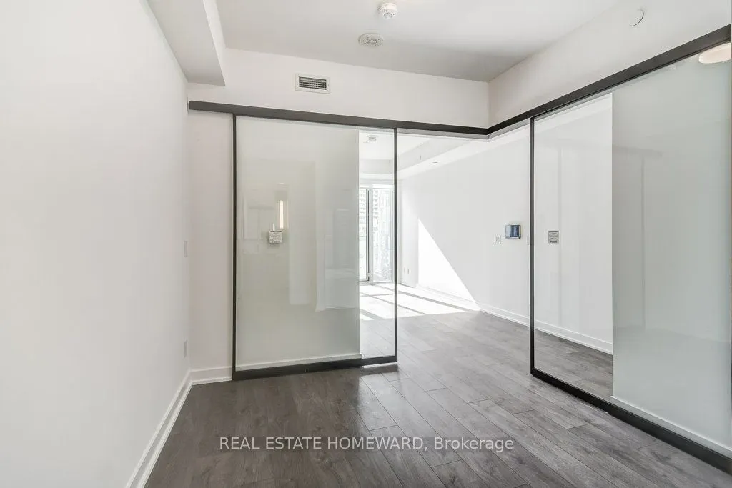 5 Defries St, #819