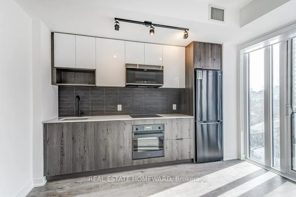 5 Defries St, #819
