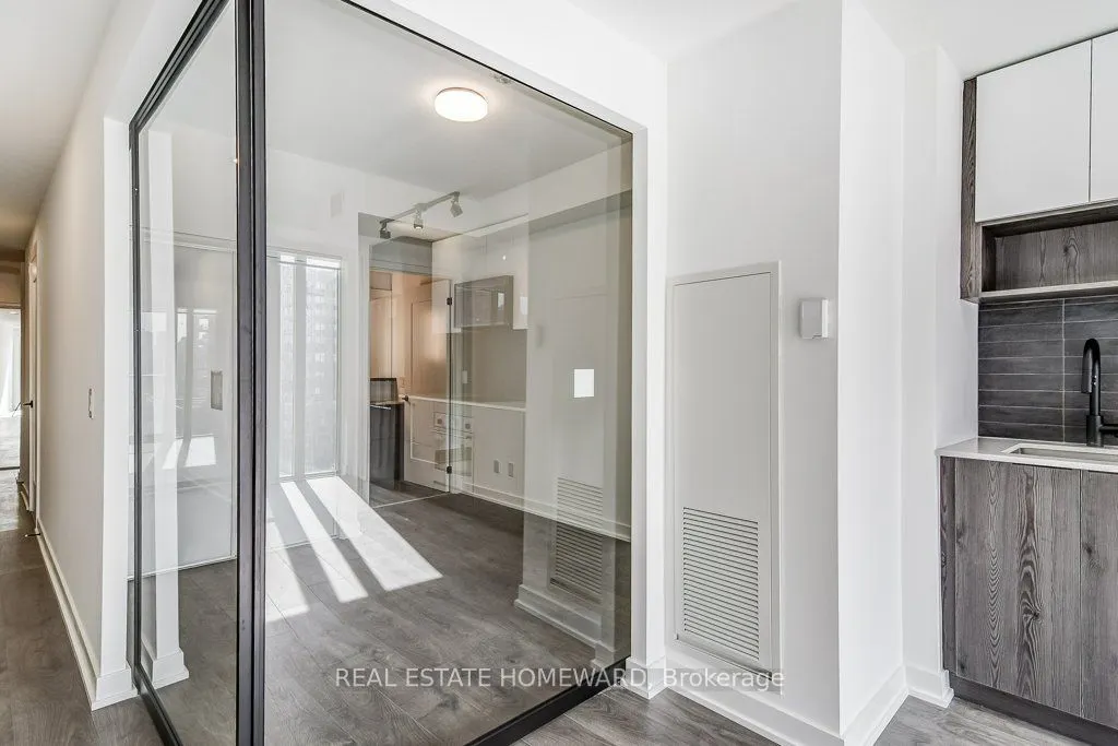 5 Defries St, #819