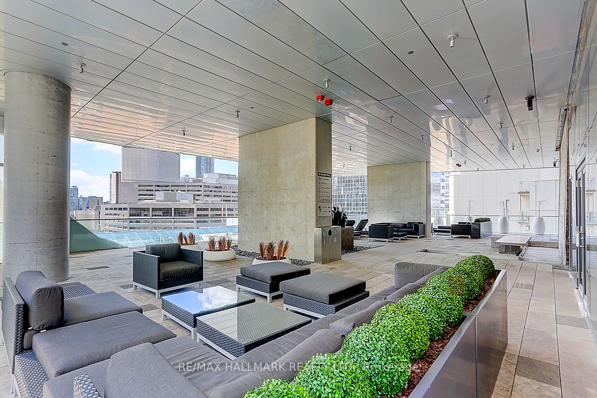 197 Yonge St, #2614