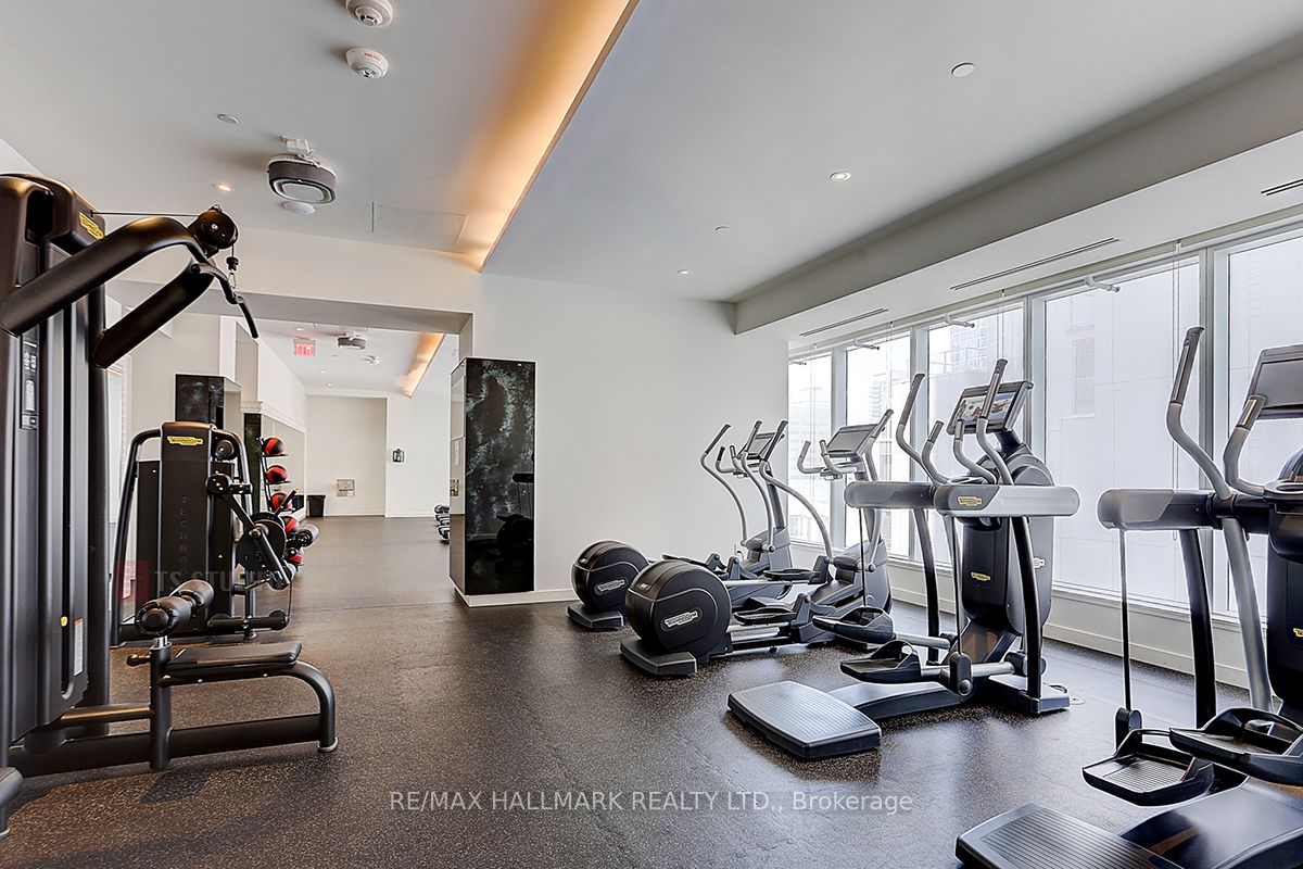 197 Yonge St, #2614