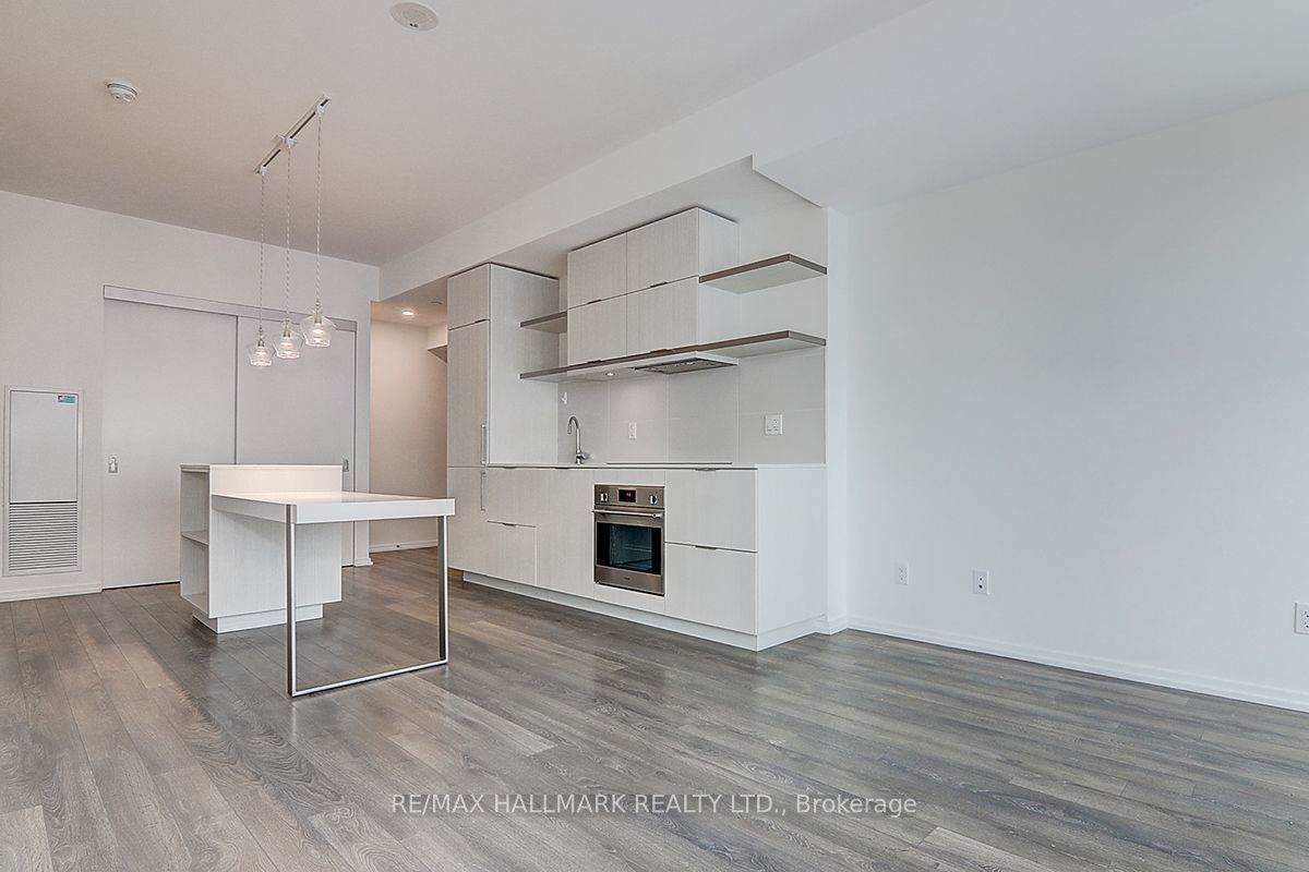 197 Yonge St, #2614