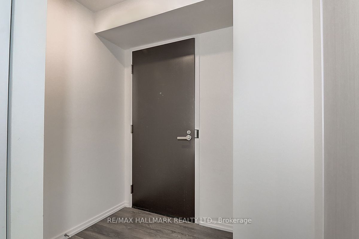 197 Yonge St, #2614