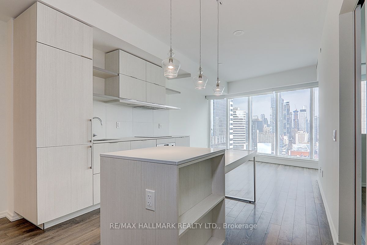 197 Yonge St, #2614