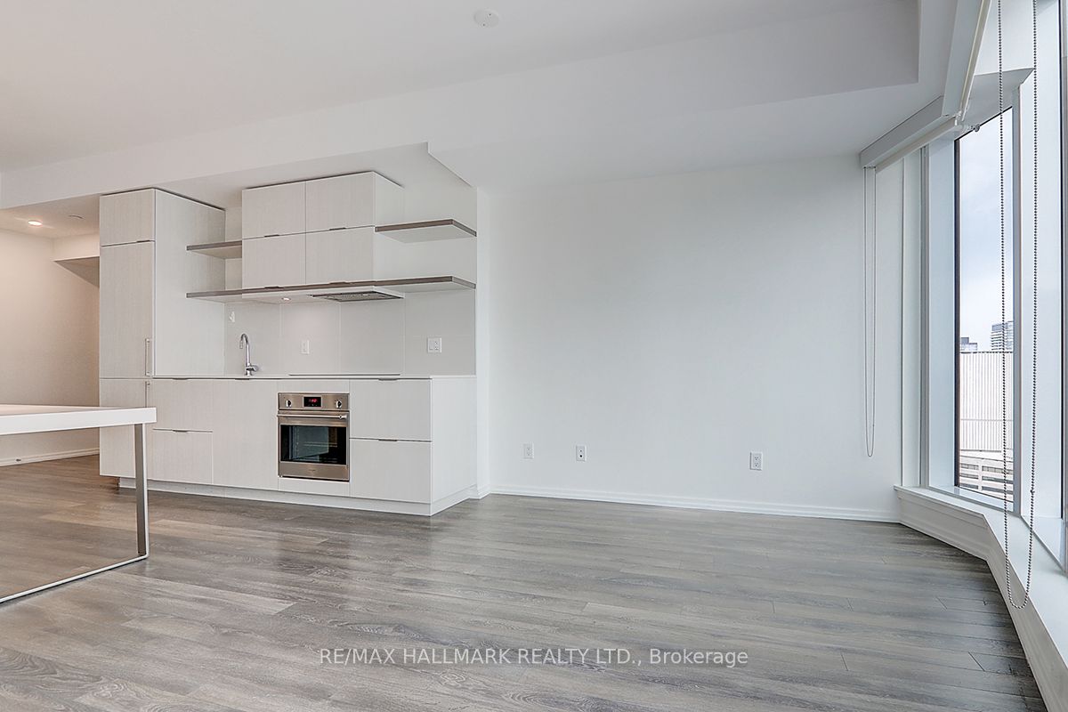 197 Yonge St, #2614