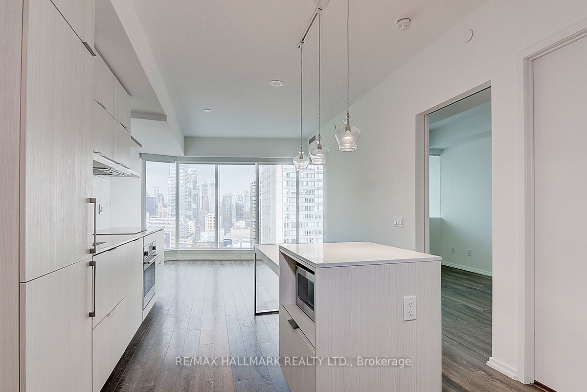 197 Yonge St, #2614