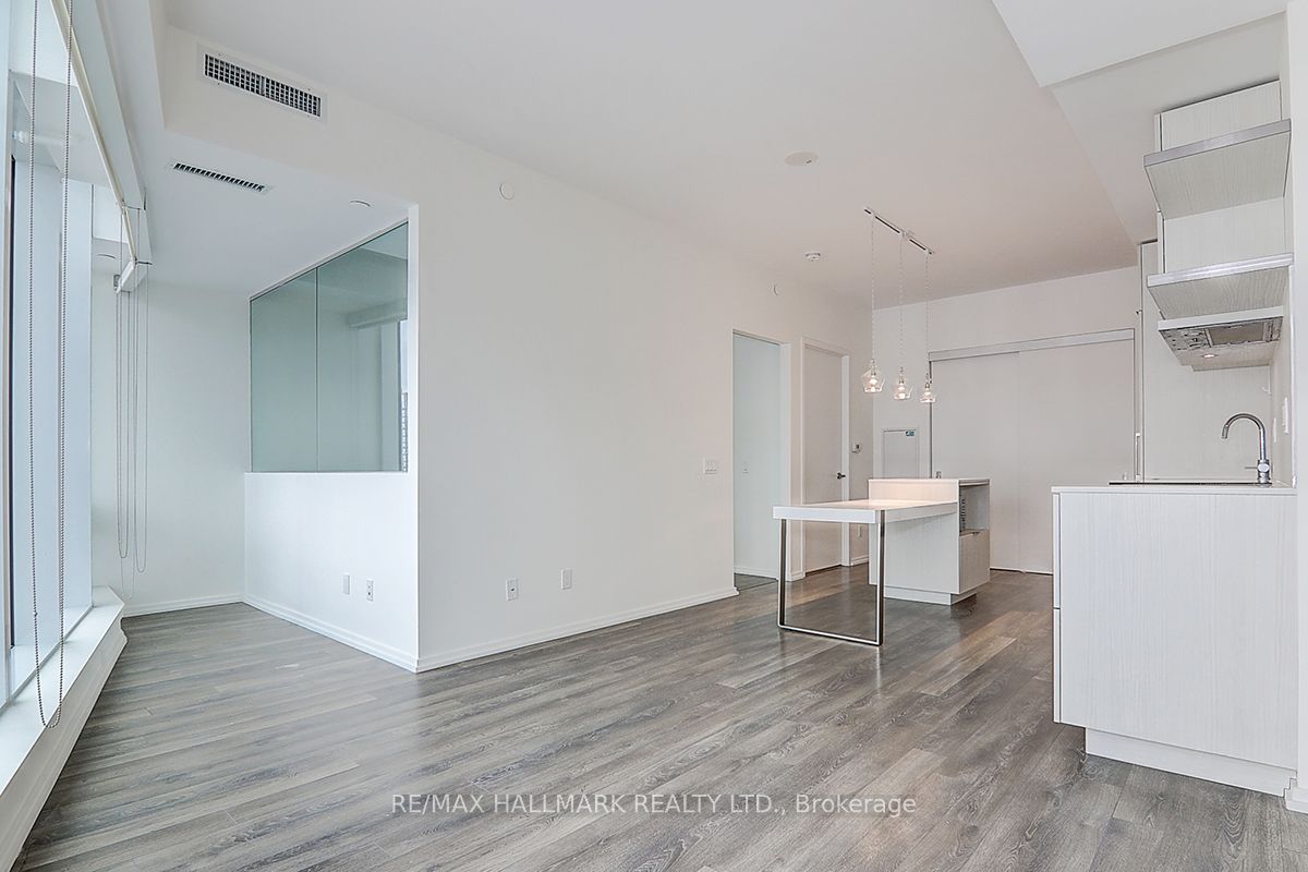 197 Yonge St, #2614