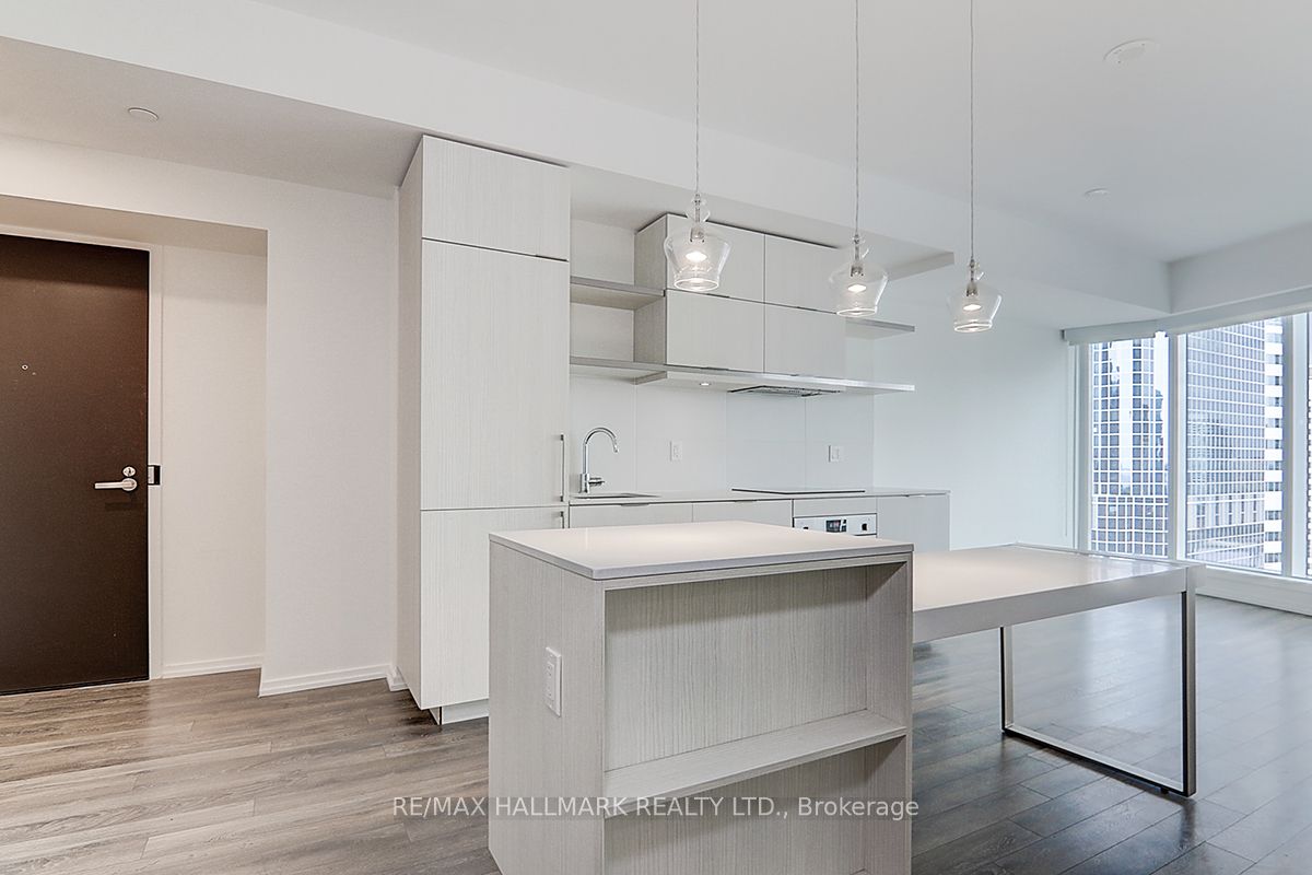 197 Yonge St, #2614