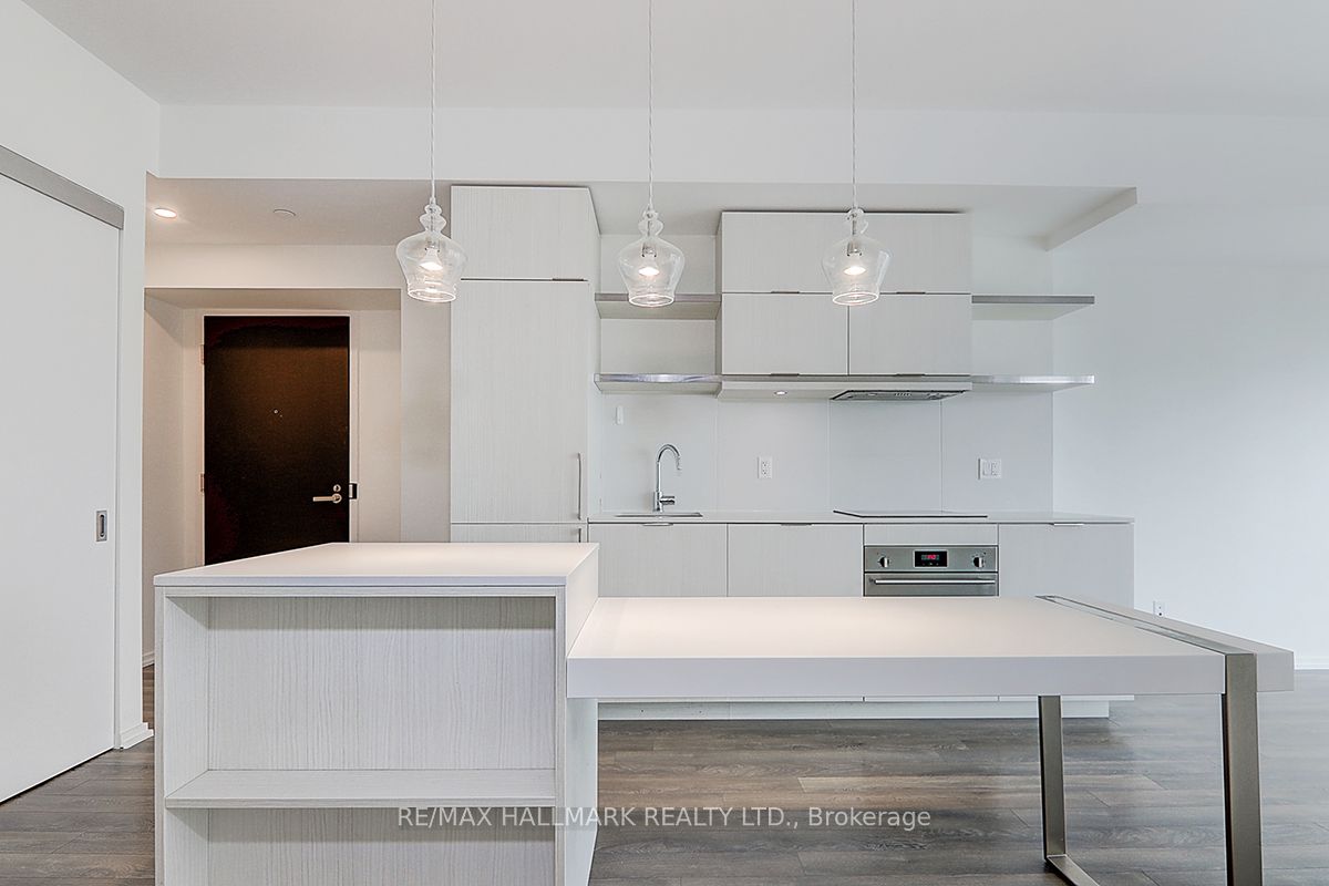 197 Yonge St, #2614