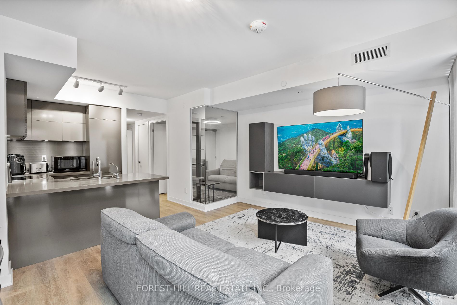 188 Cumberland St, #604
