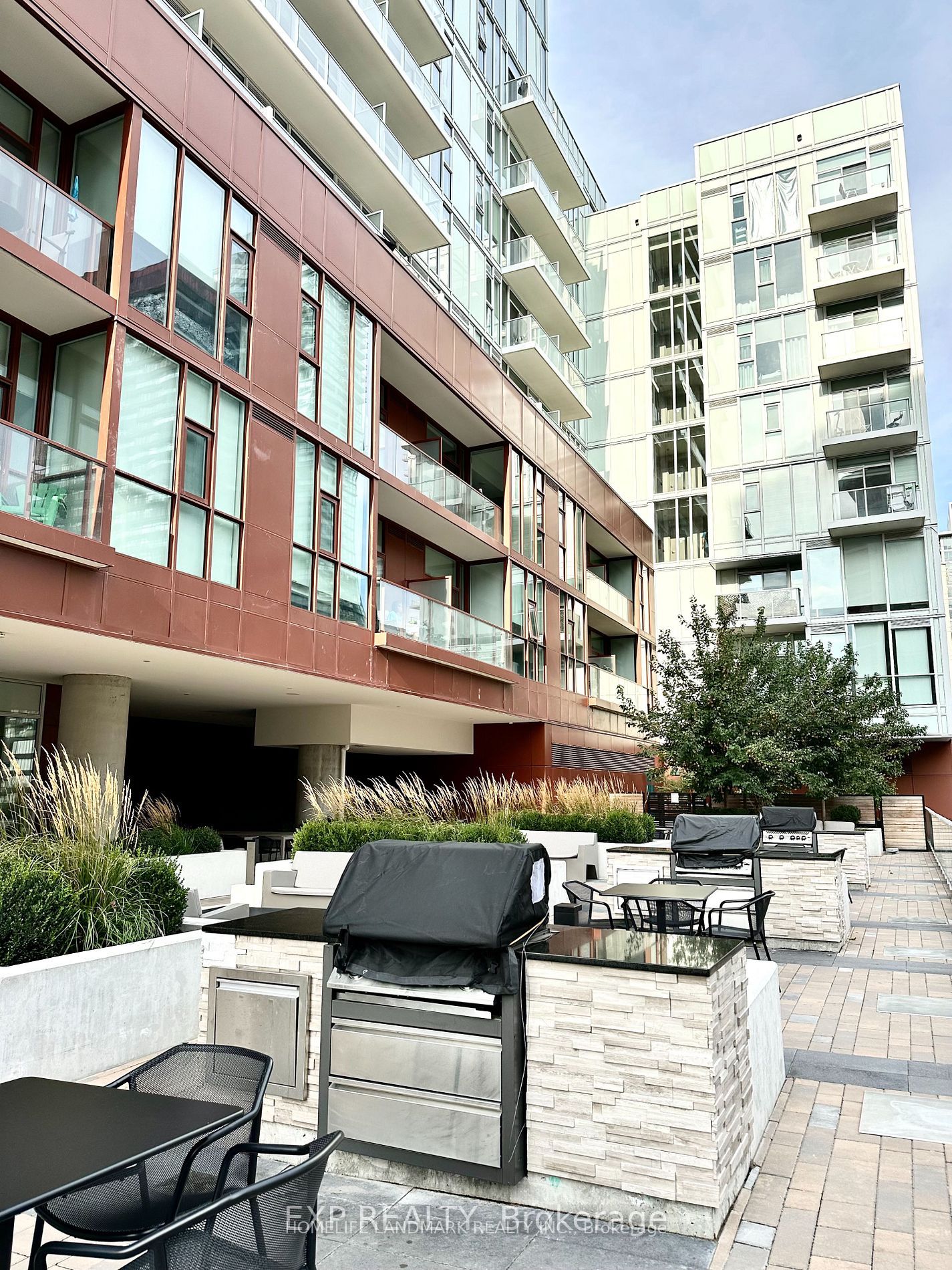 33 Helendale Ave, #622