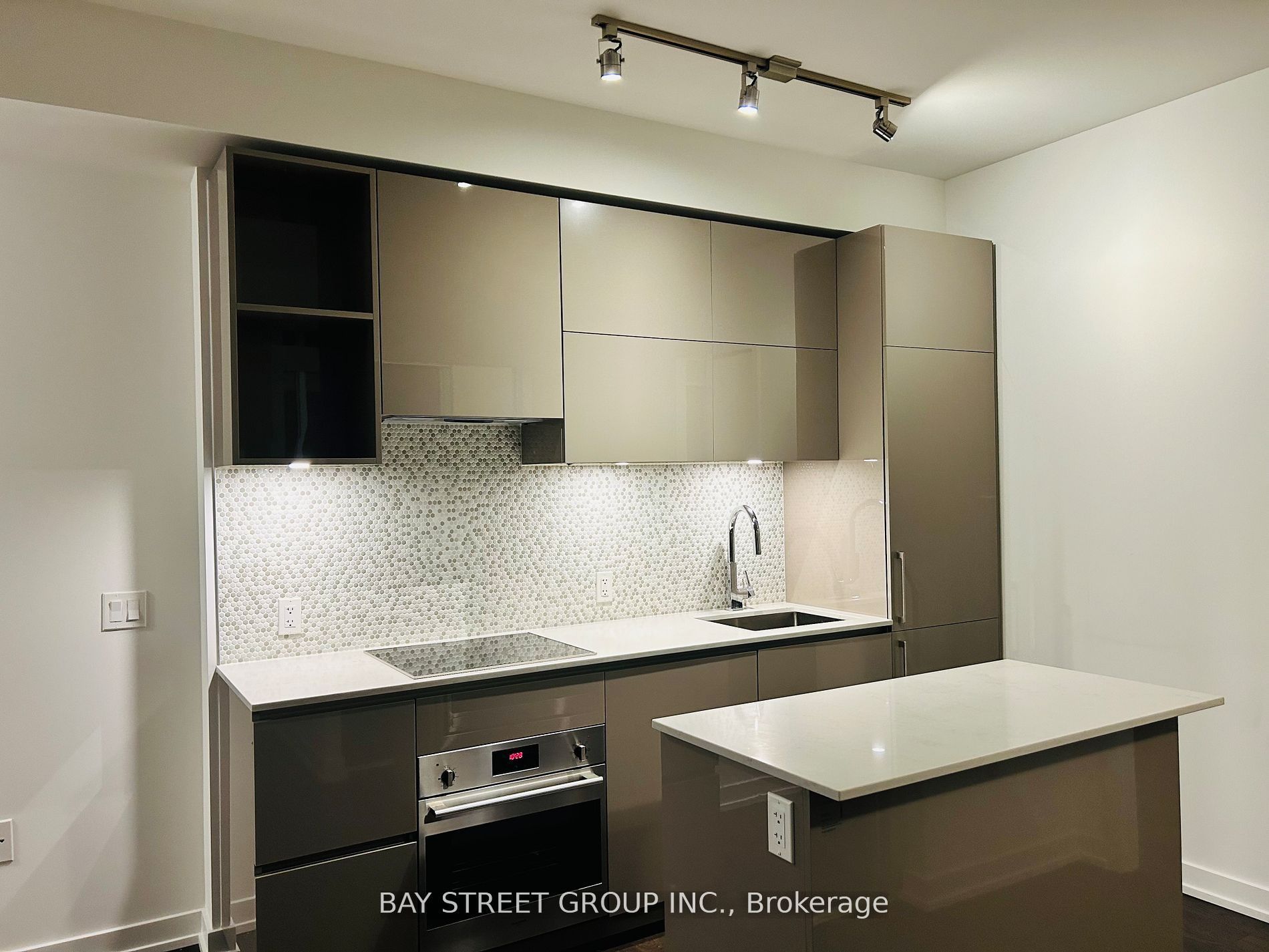 1 Yorkville Ave, #2008
