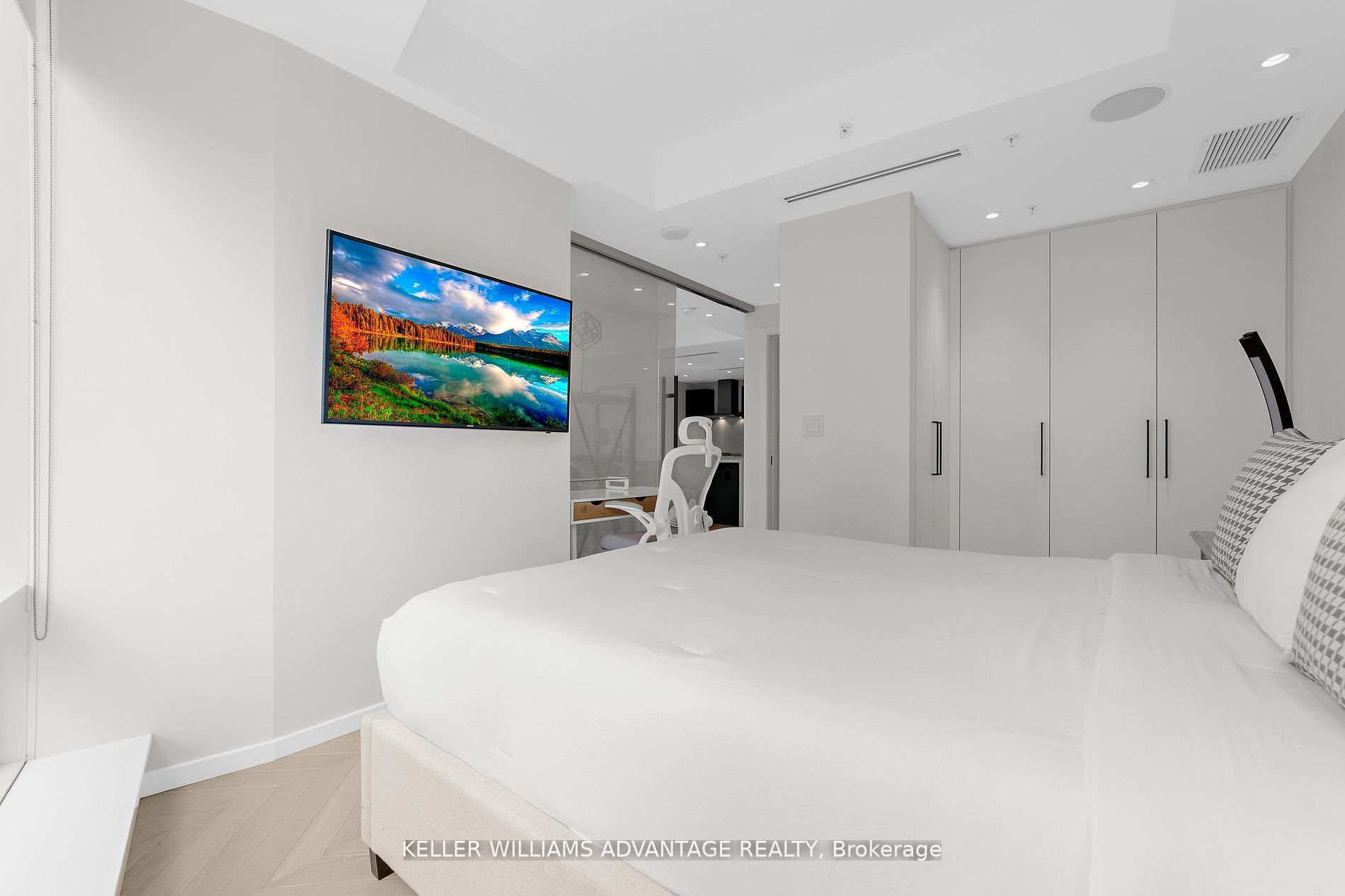 180 University Avenue, #2104