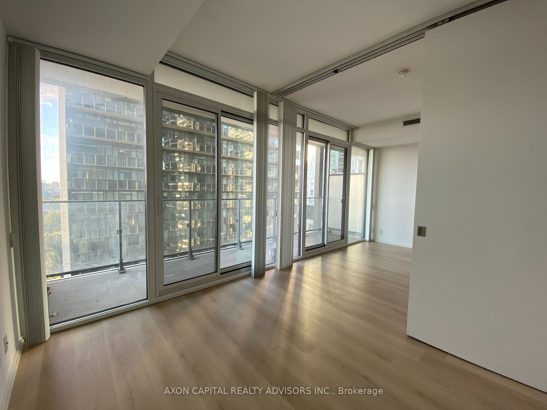 125 Peter St, #2007