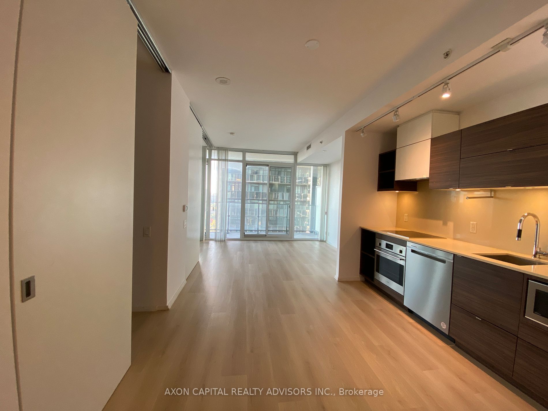 125 Peter St, #2007