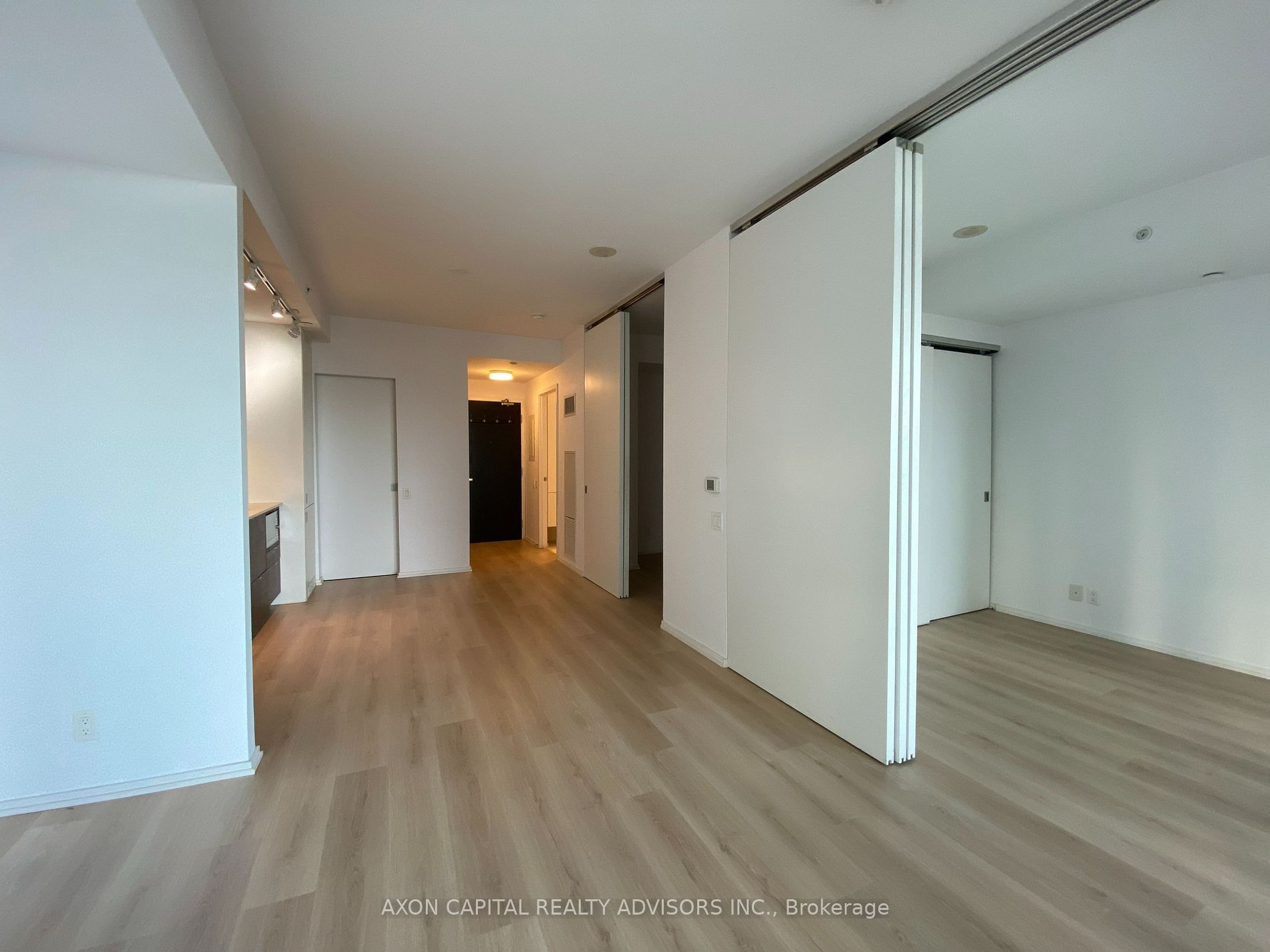 125 Peter St, #2007