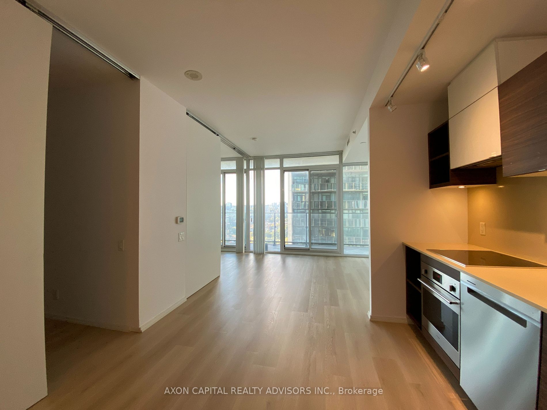 125 Peter St, #2007