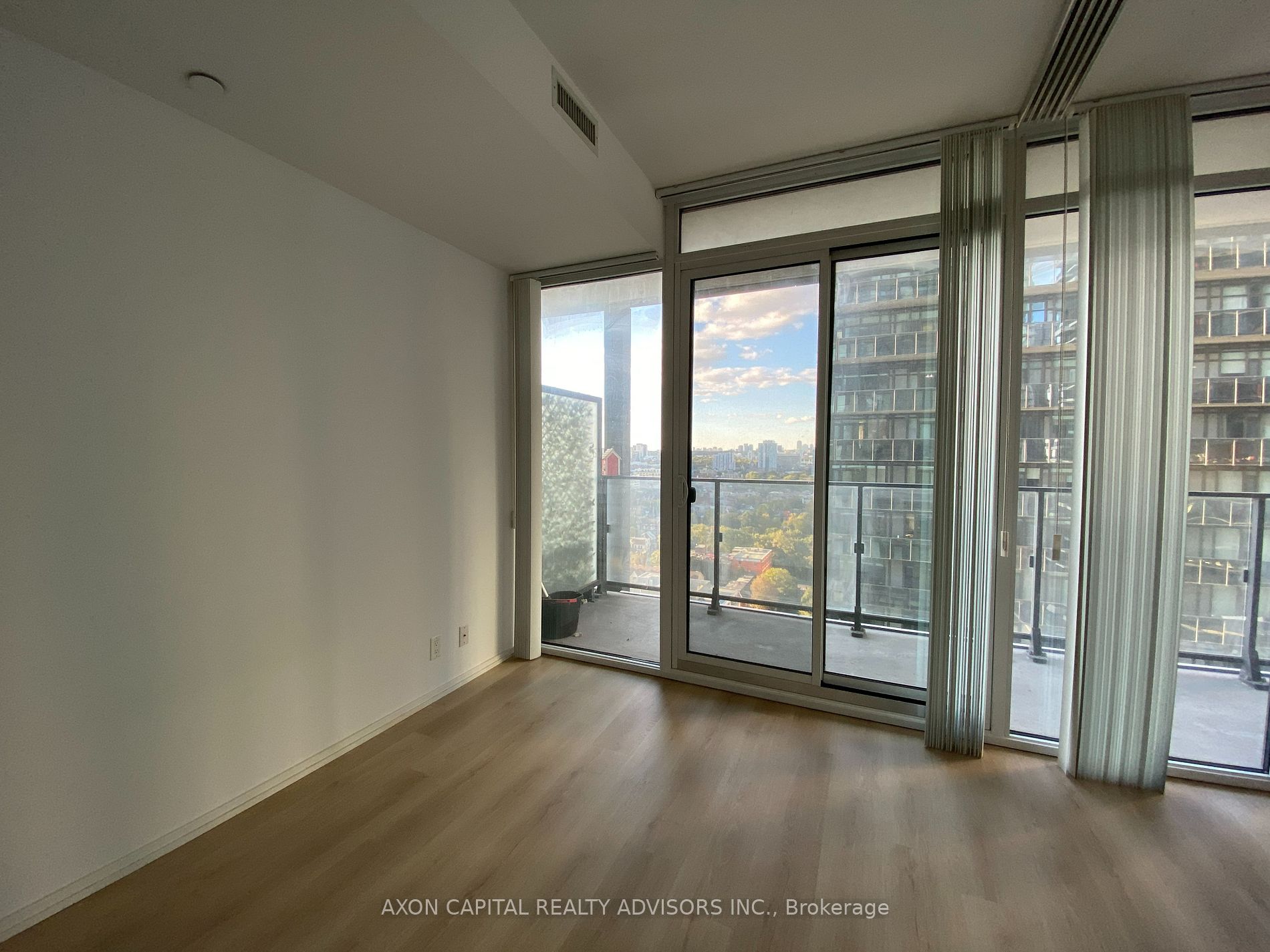 125 Peter St, #2007