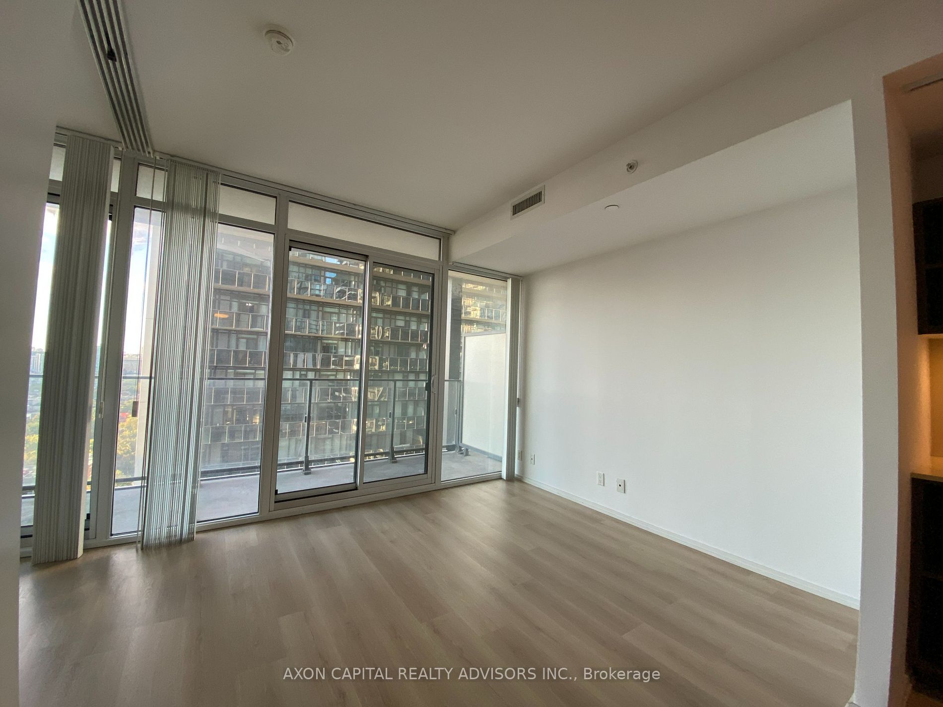 125 Peter St, #2007