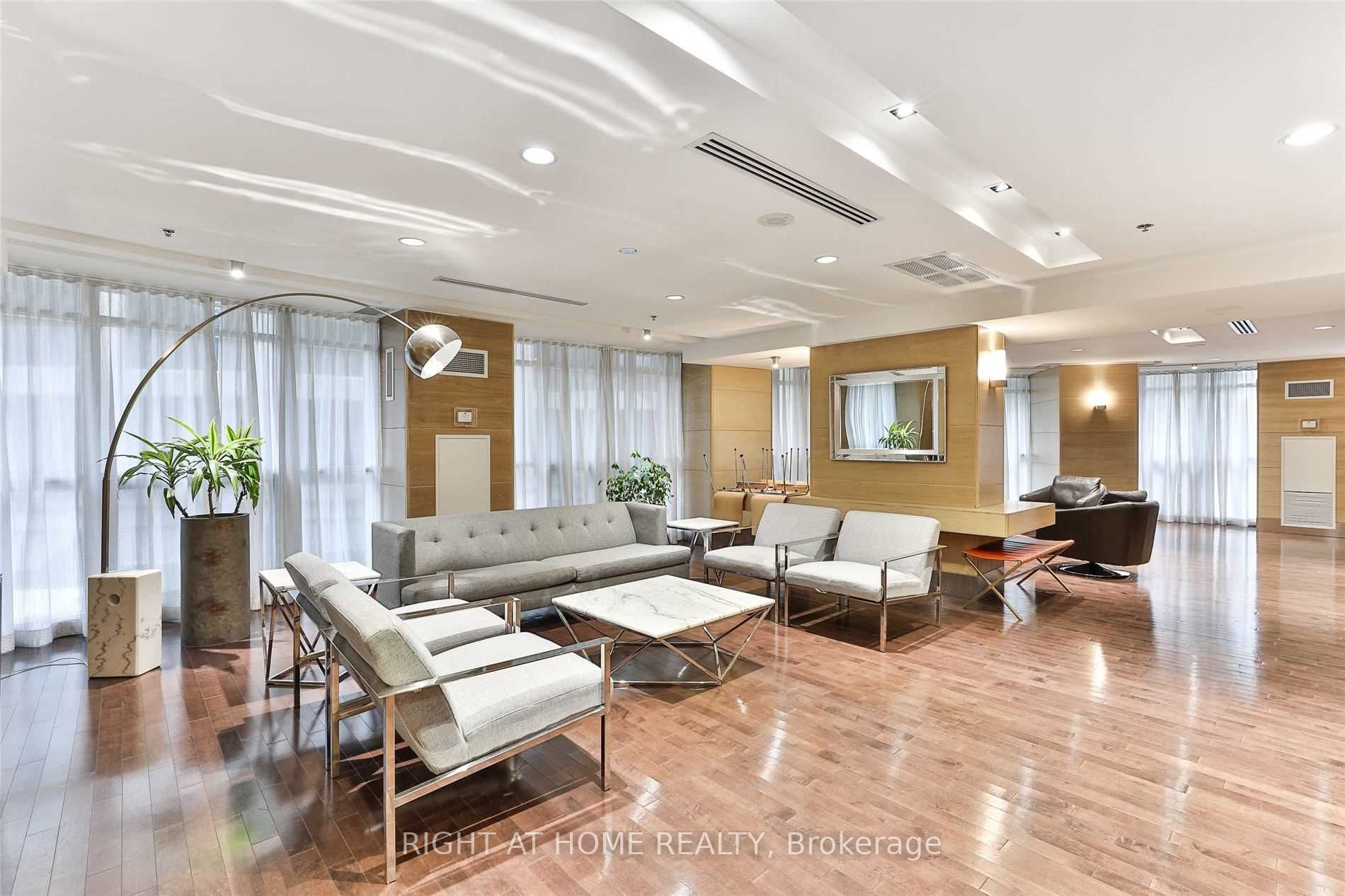 25 Carlton St, #406