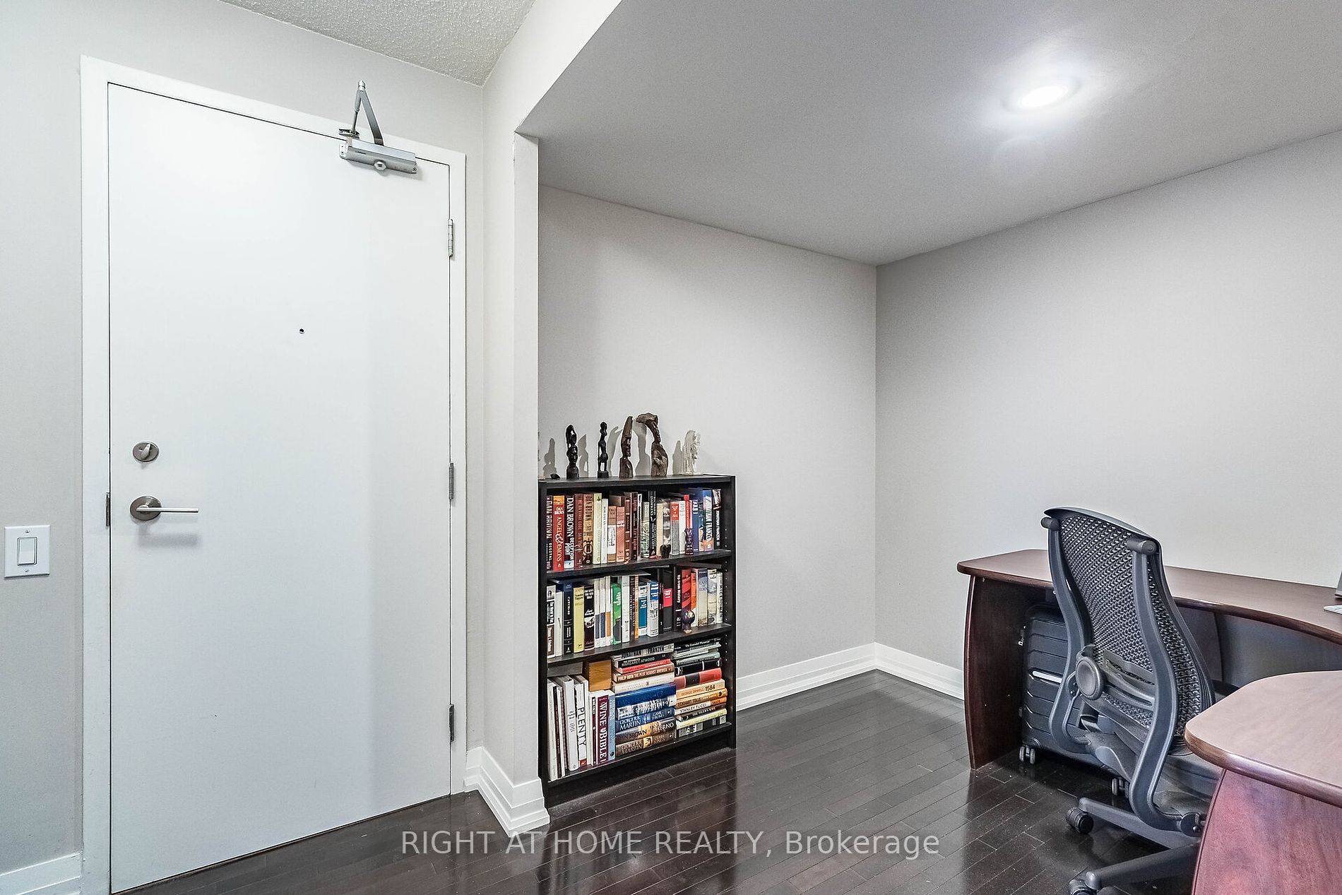 25 Carlton St, #406