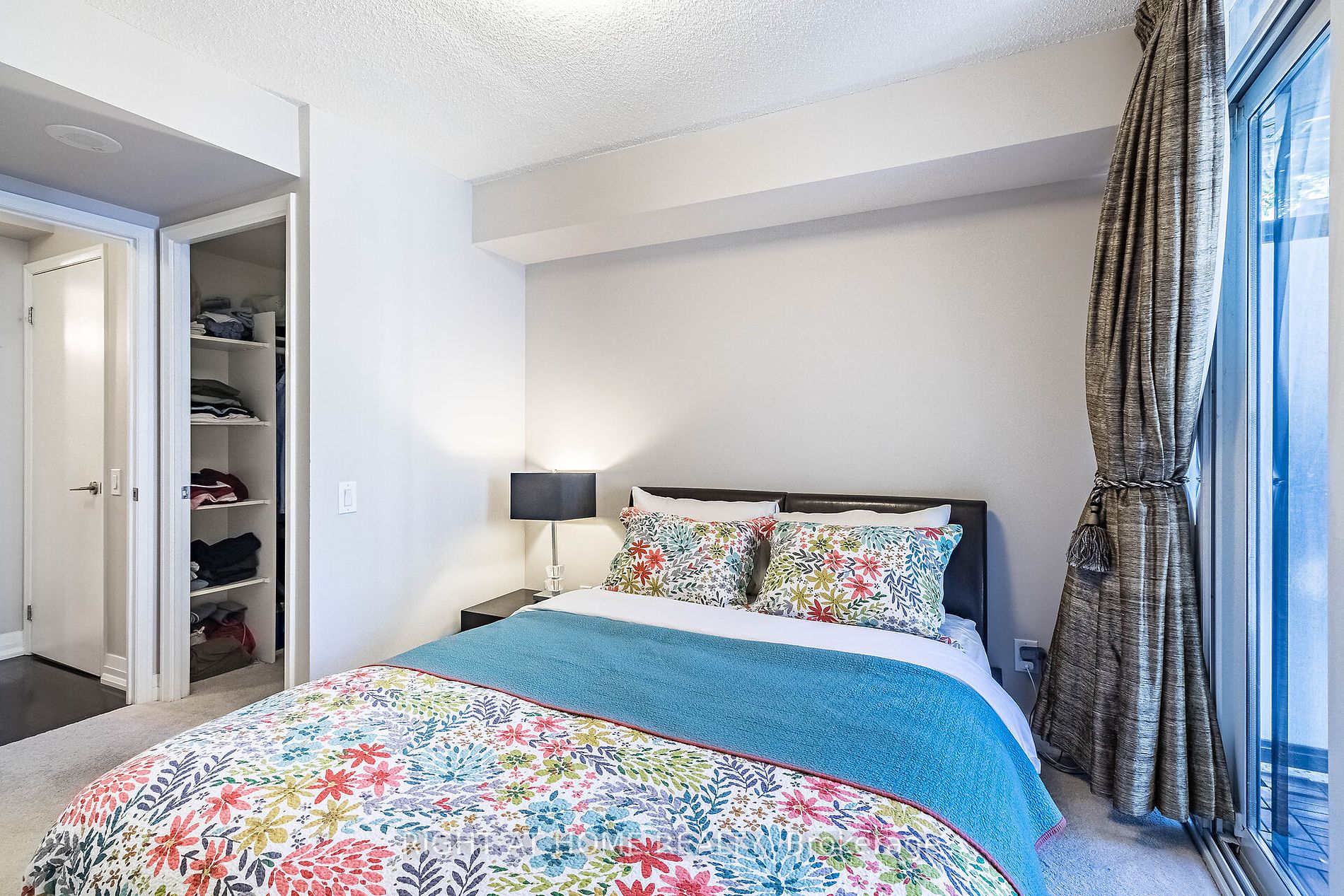 25 Carlton St, #406