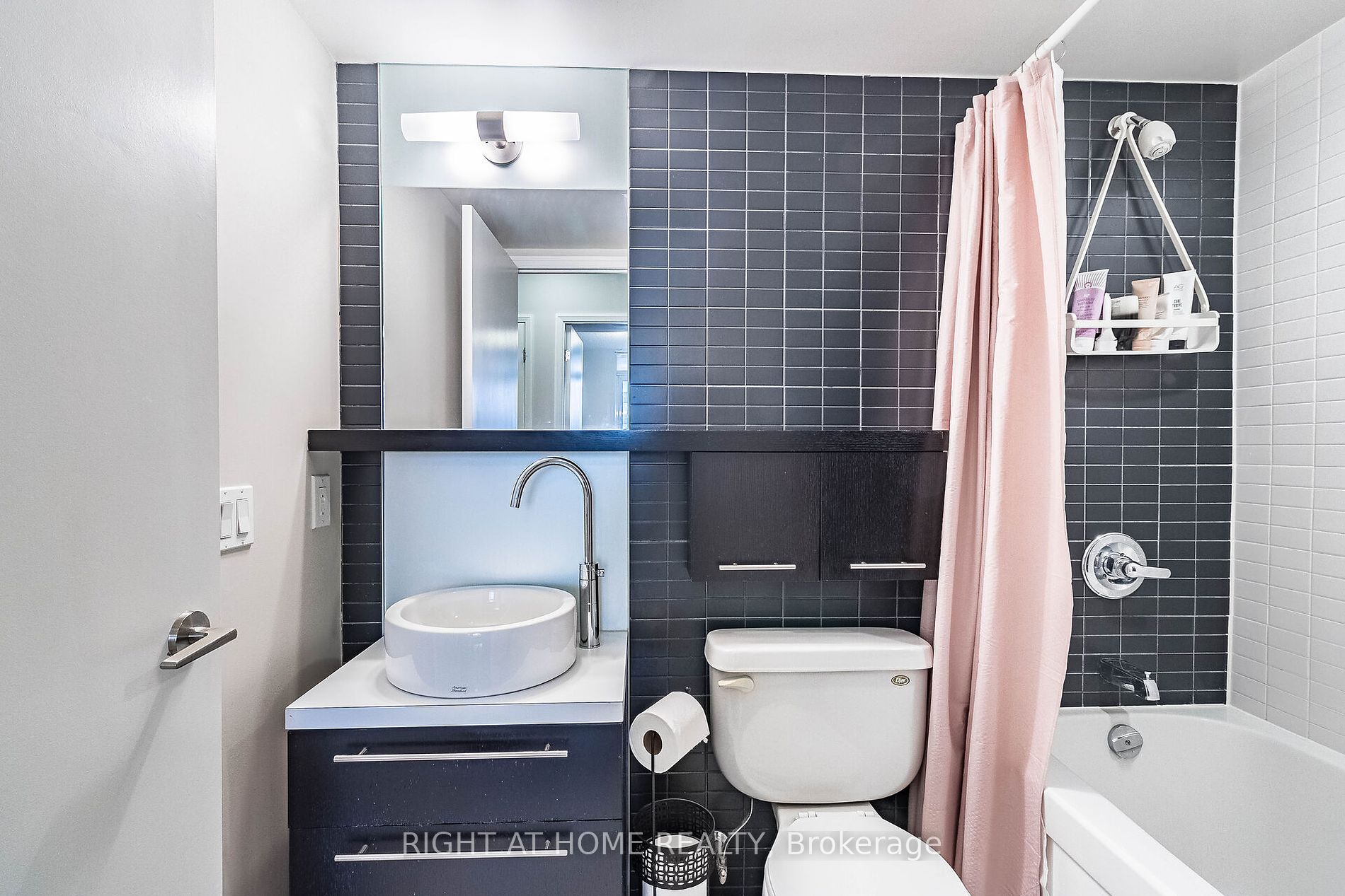 25 Carlton St, #406