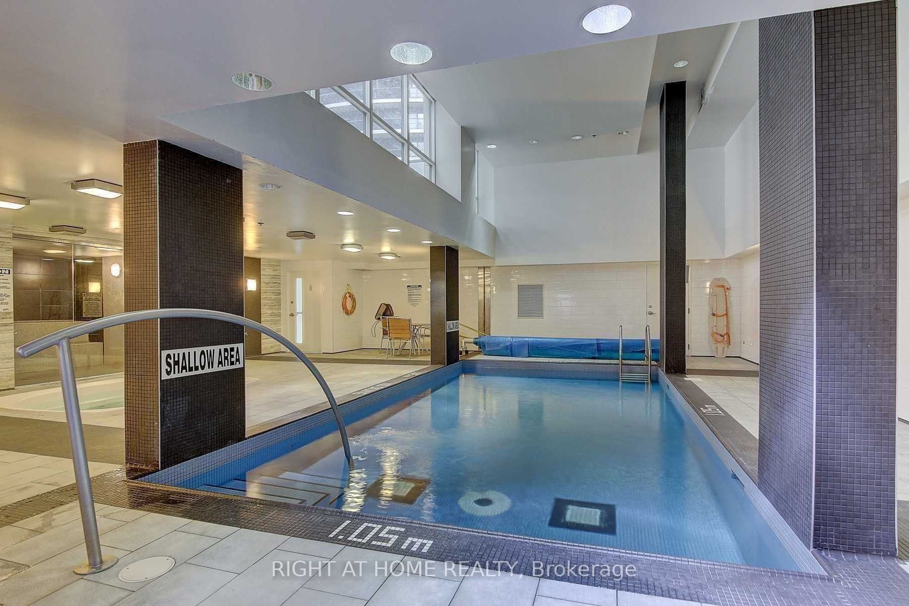 25 Carlton St, #406