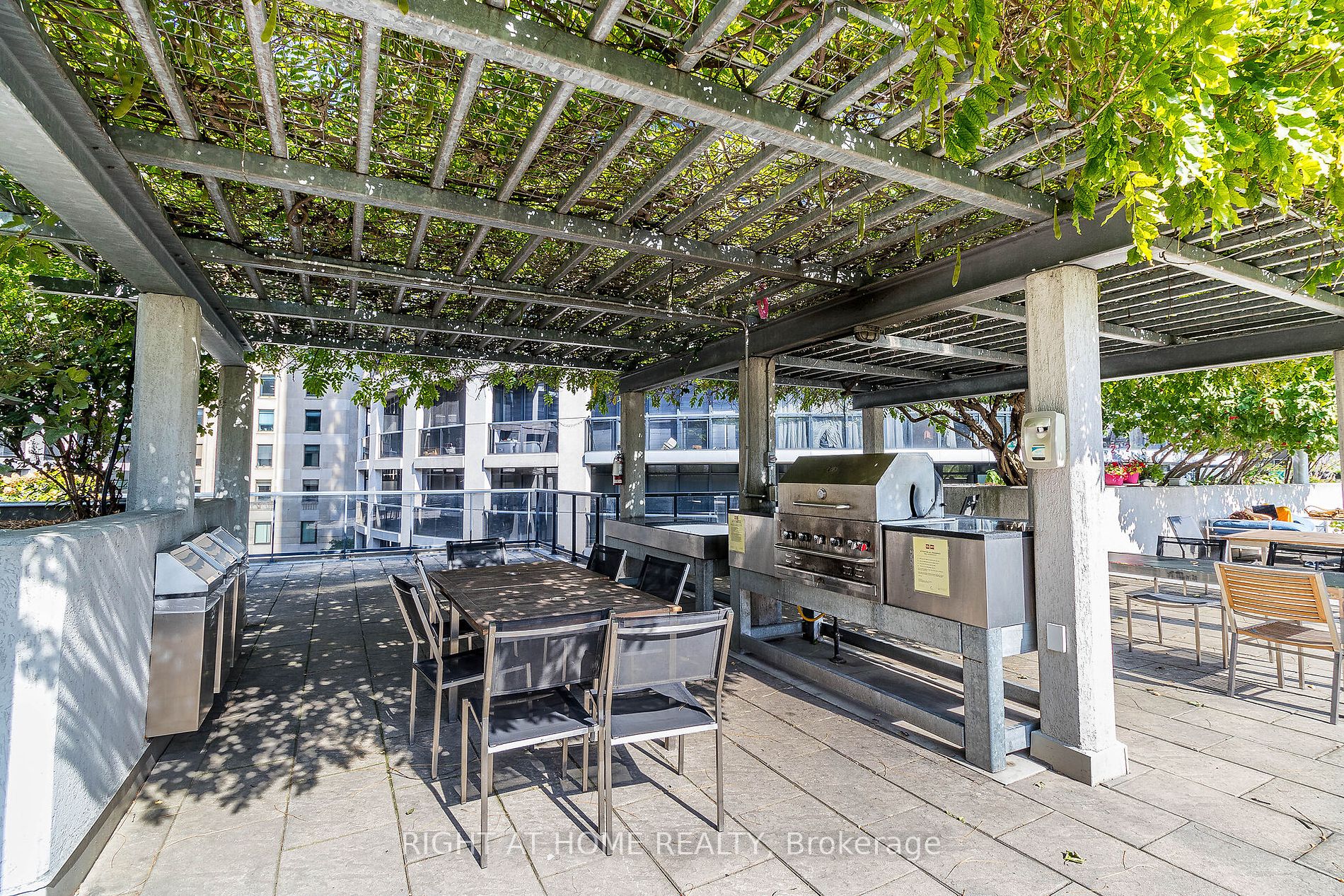 25 Carlton St, #406