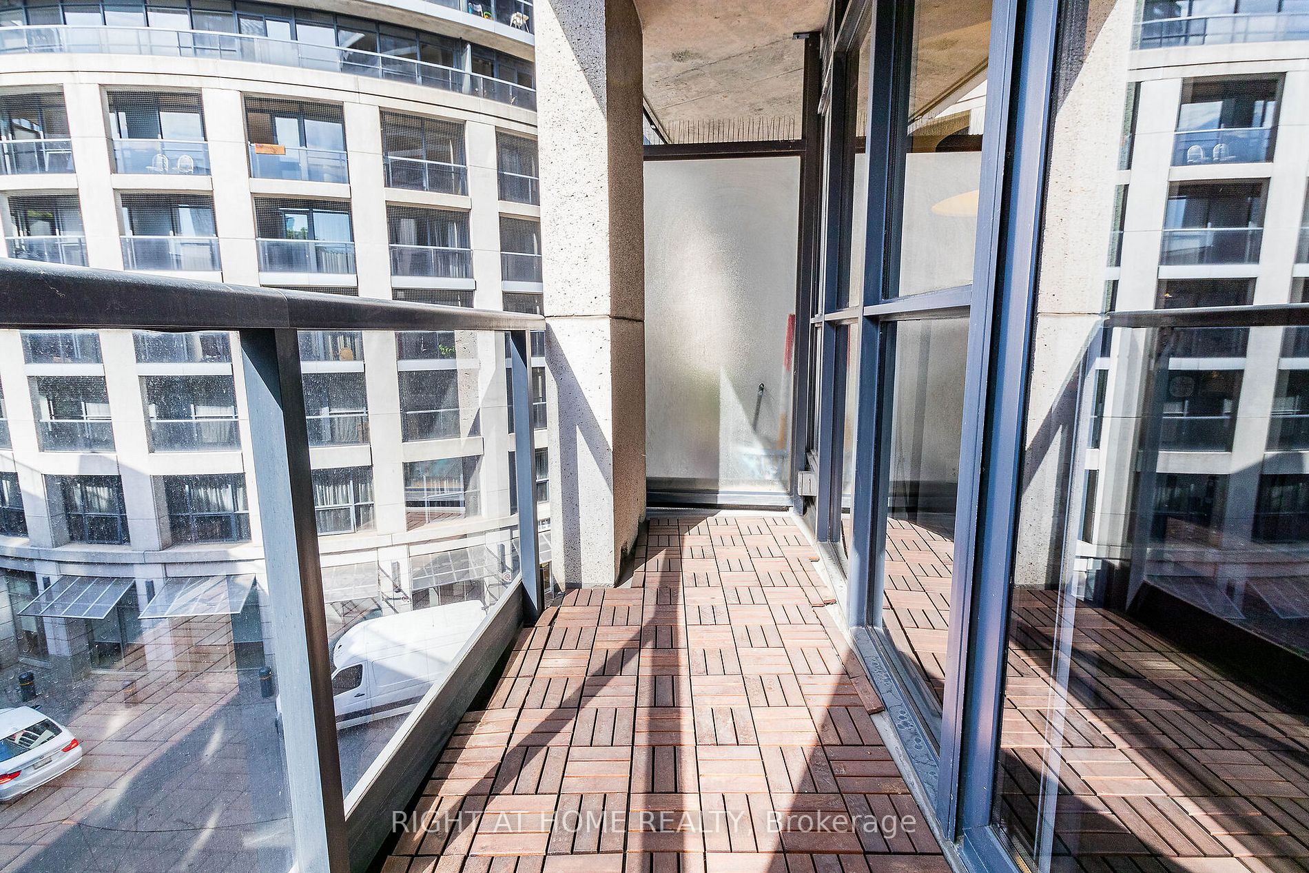 25 Carlton St, #406