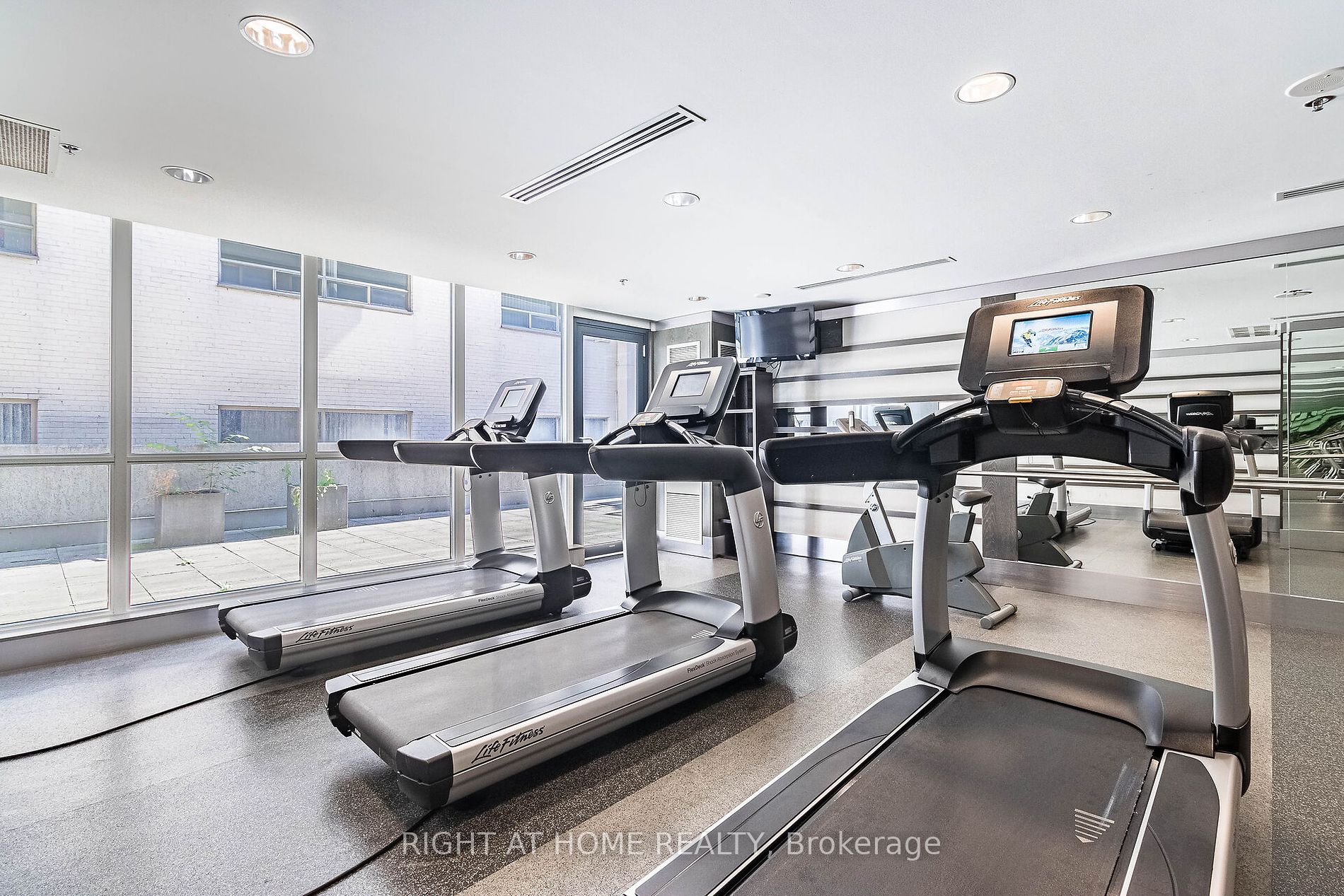 25 Carlton St, #406