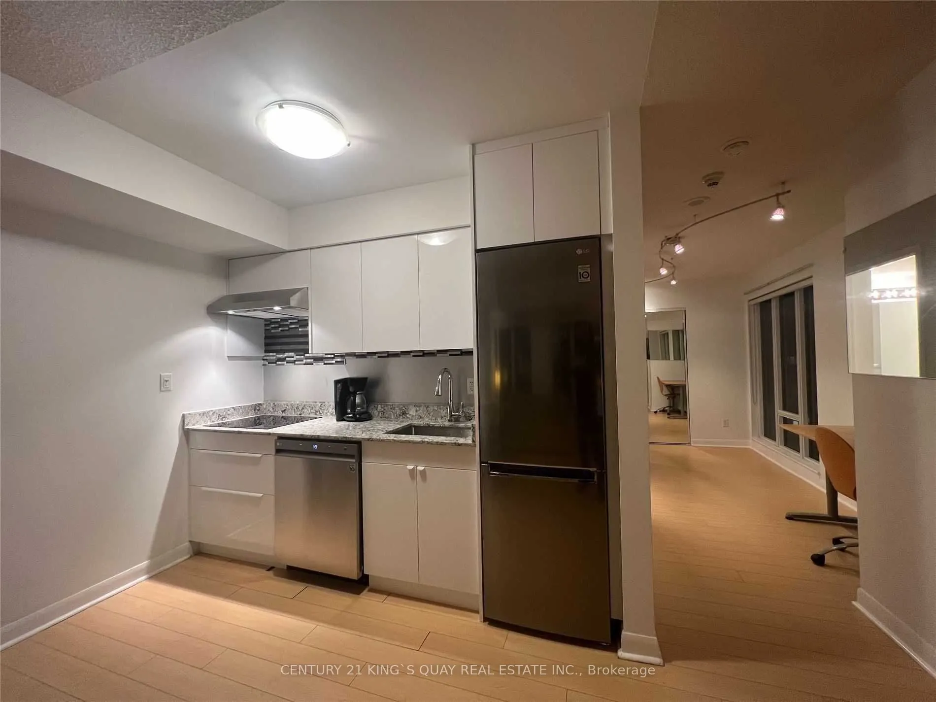 210 Victoria St, #801