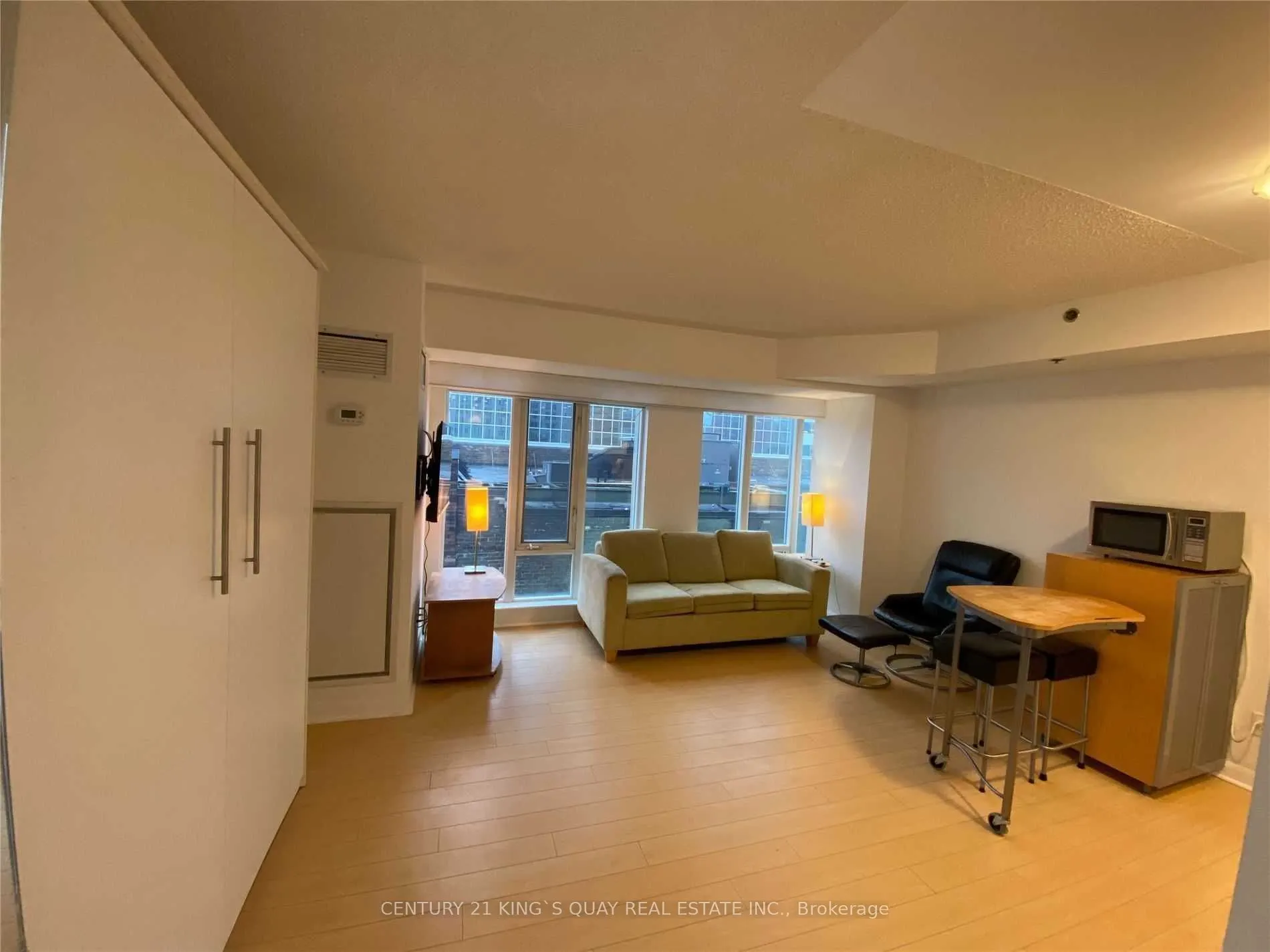 210 Victoria St, #801